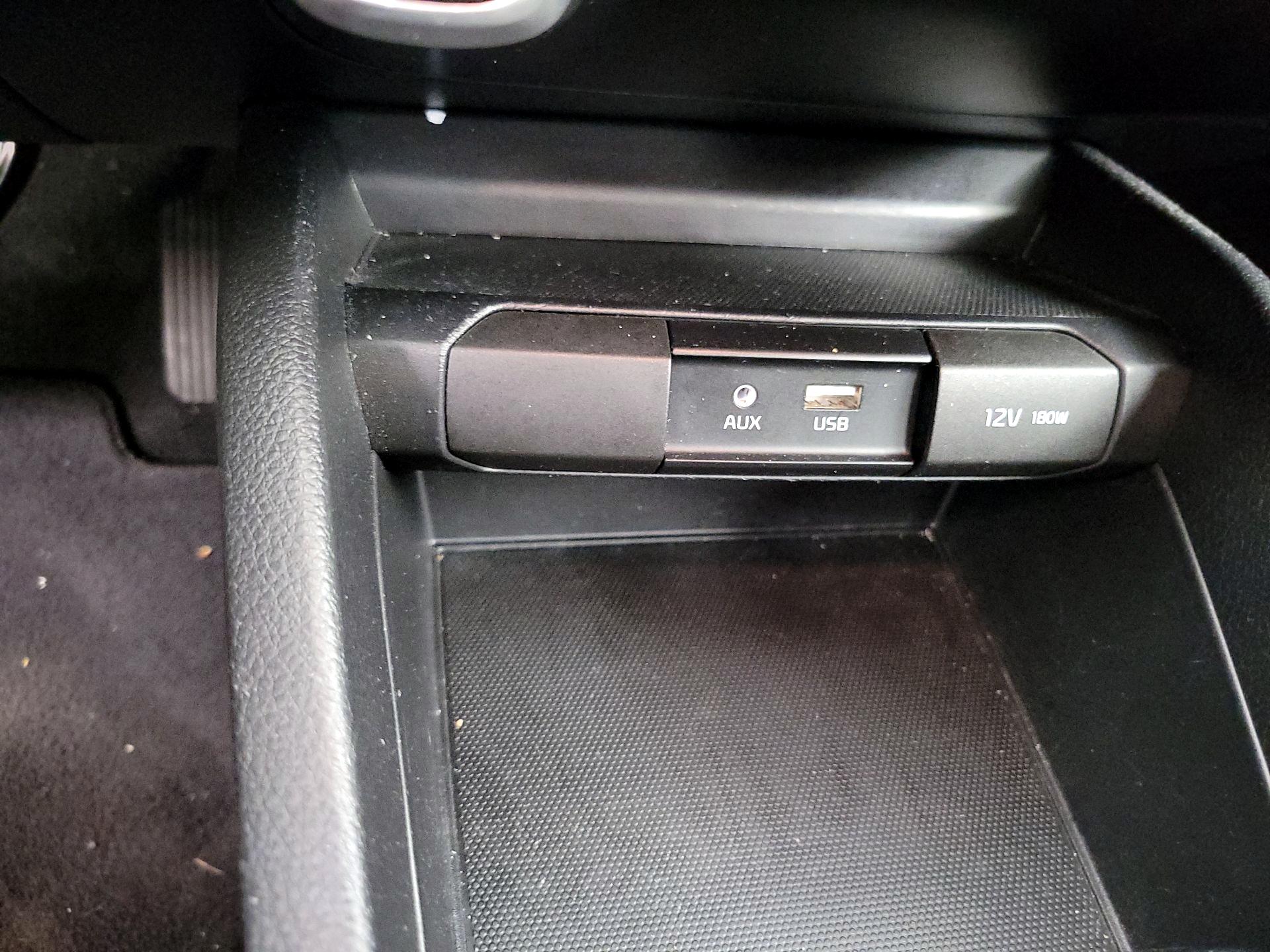 Thumbnail: 2020 Kia Rio - 18