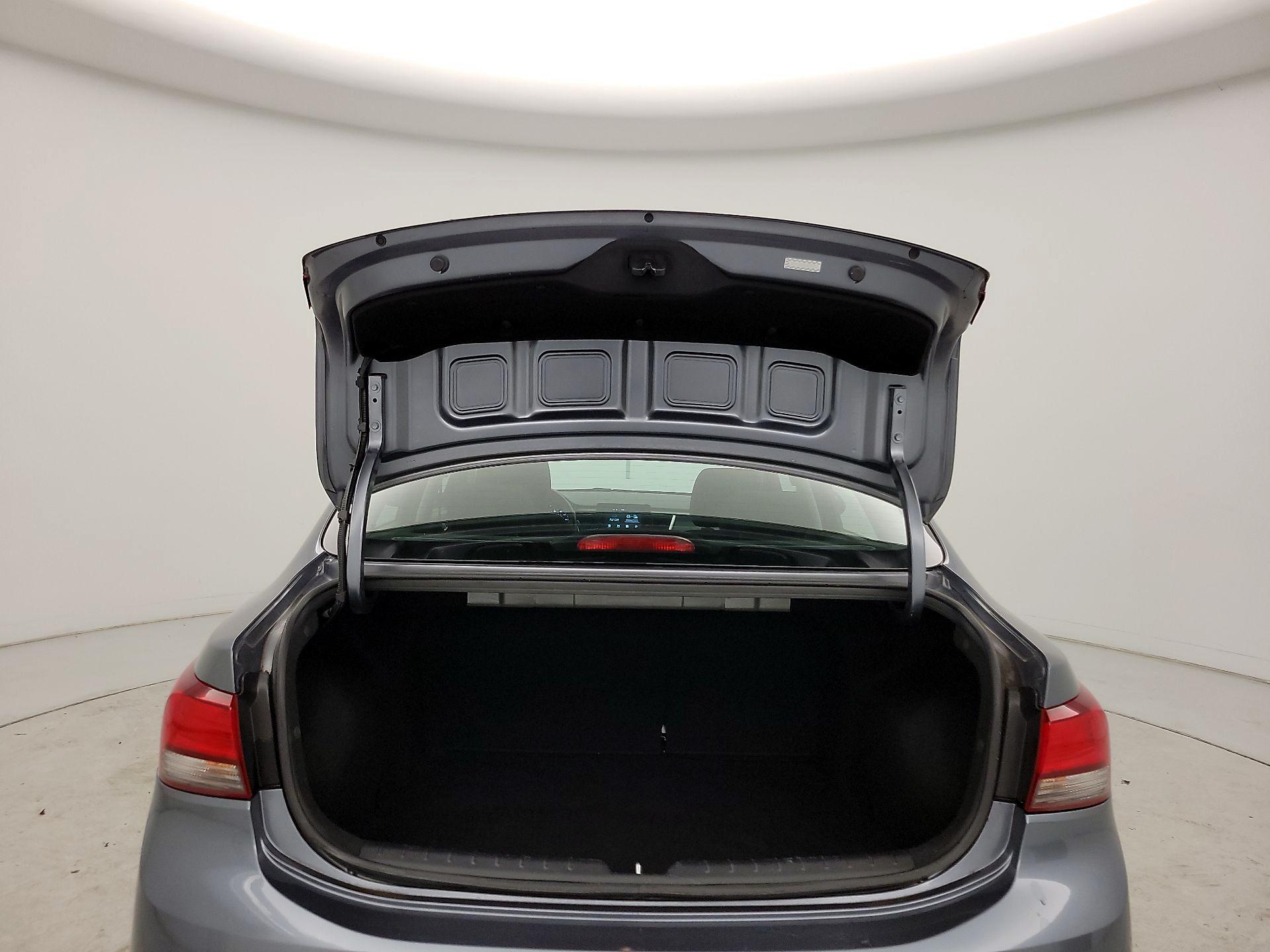 Thumbnail: 2020 Kia Rio - 20