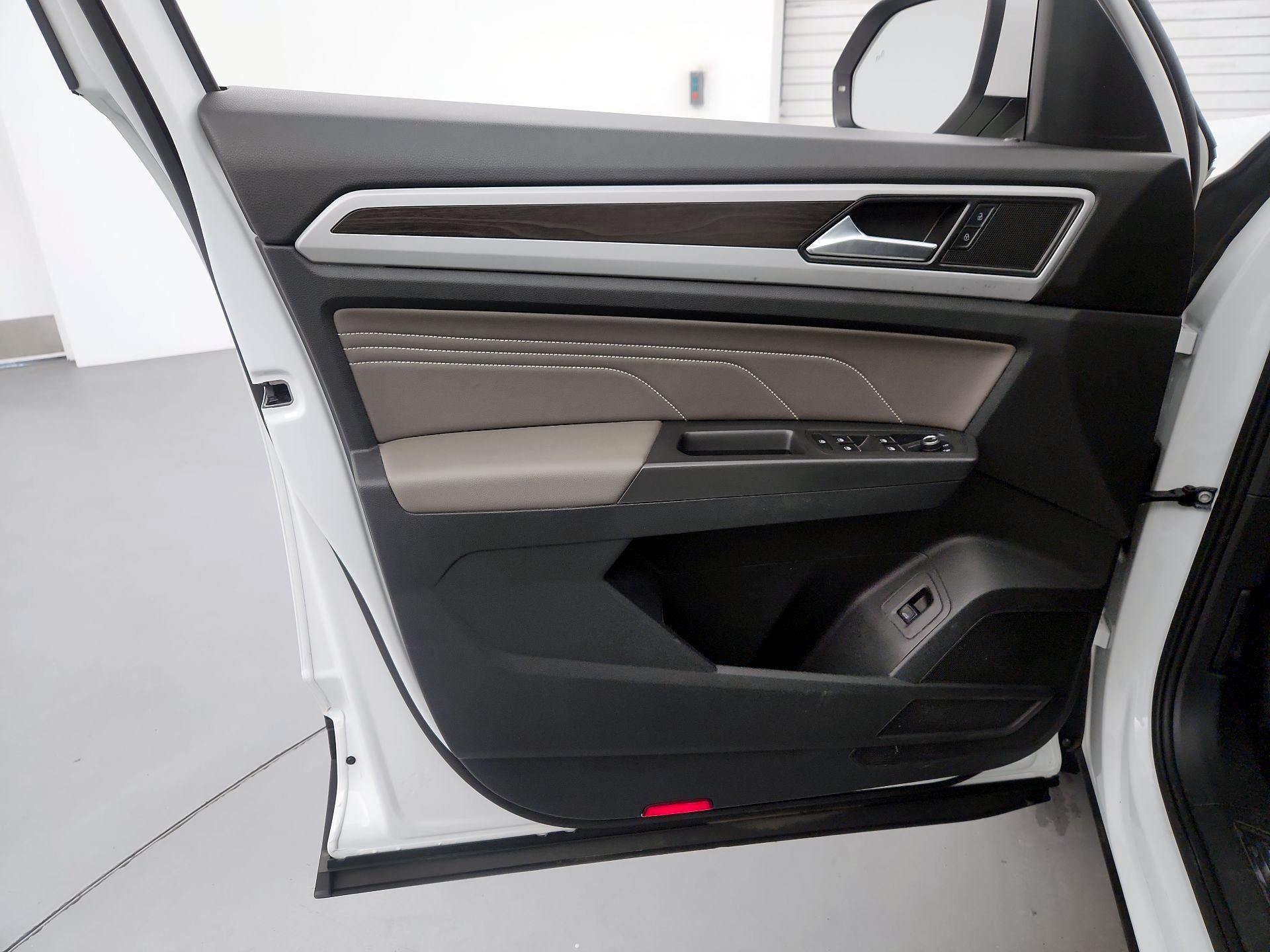 Thumbnail: 2023 Volkswagen Atlas - 12