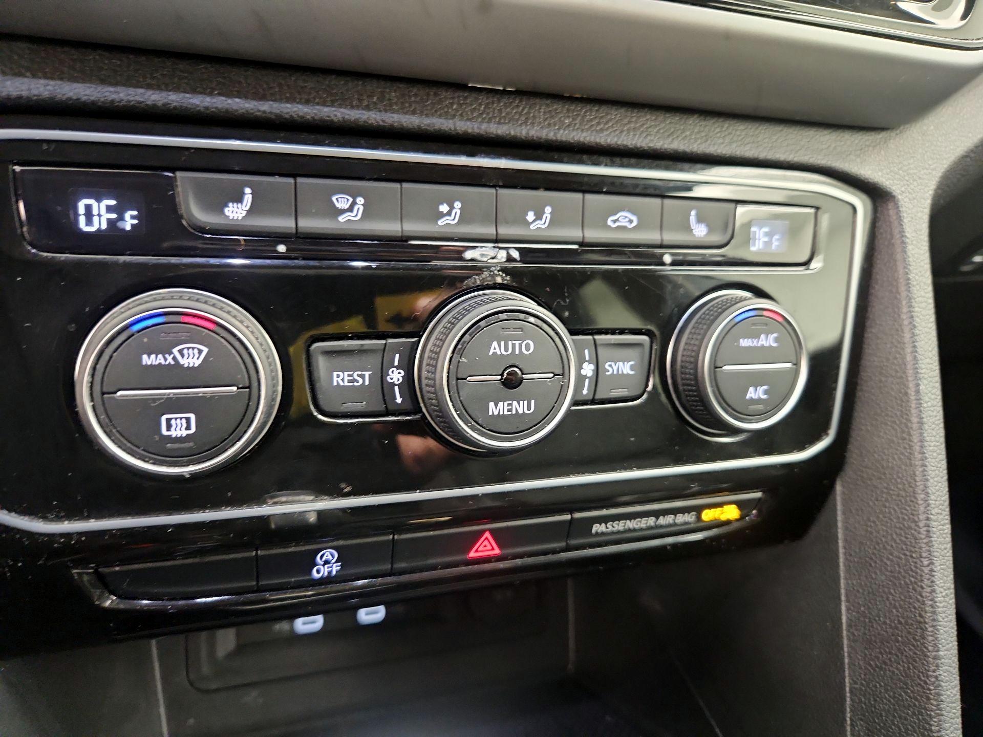 Thumbnail: 2023 Volkswagen Atlas - 16