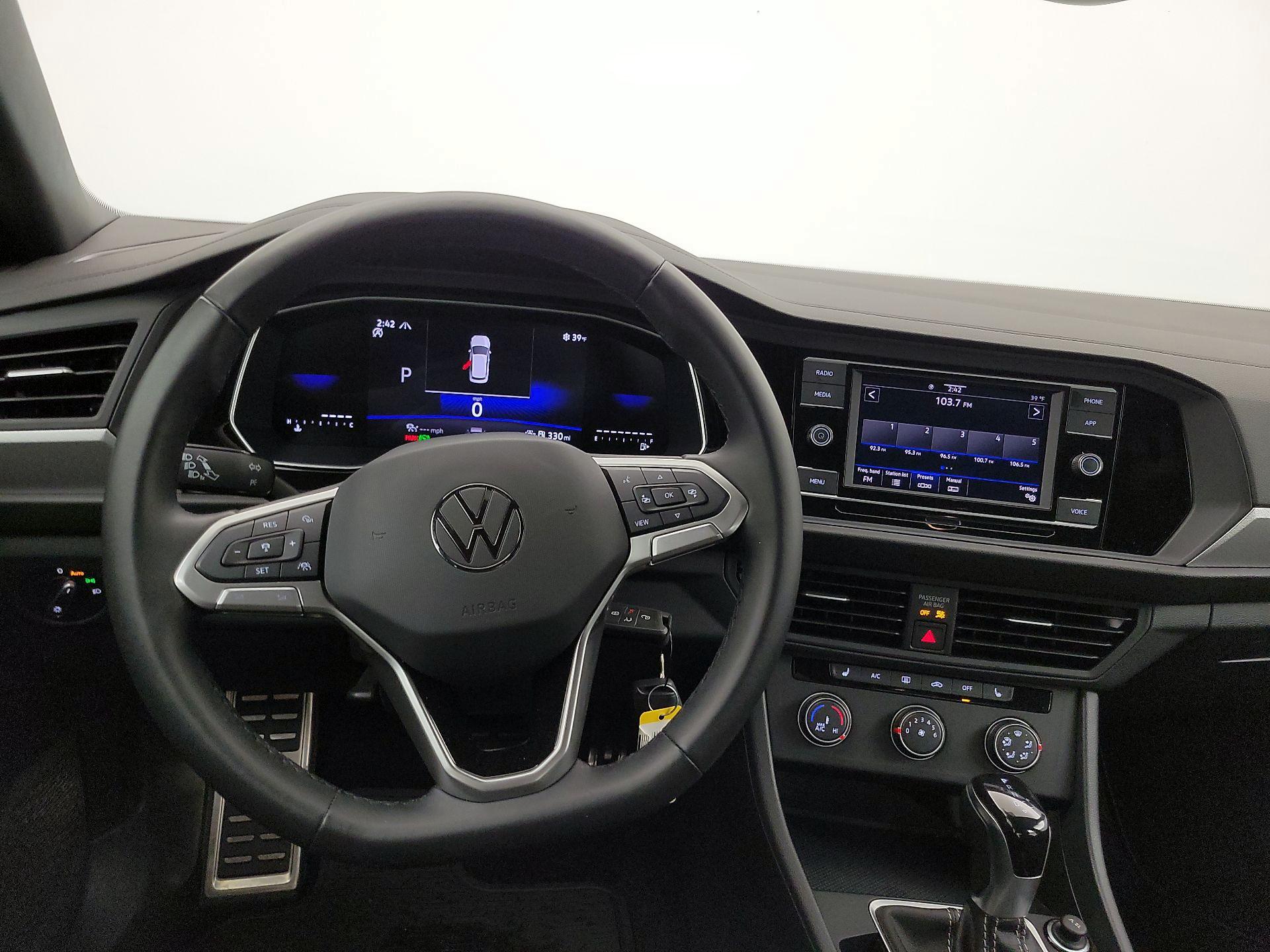 Thumbnail: 2024 Volkswagen Jetta - 10