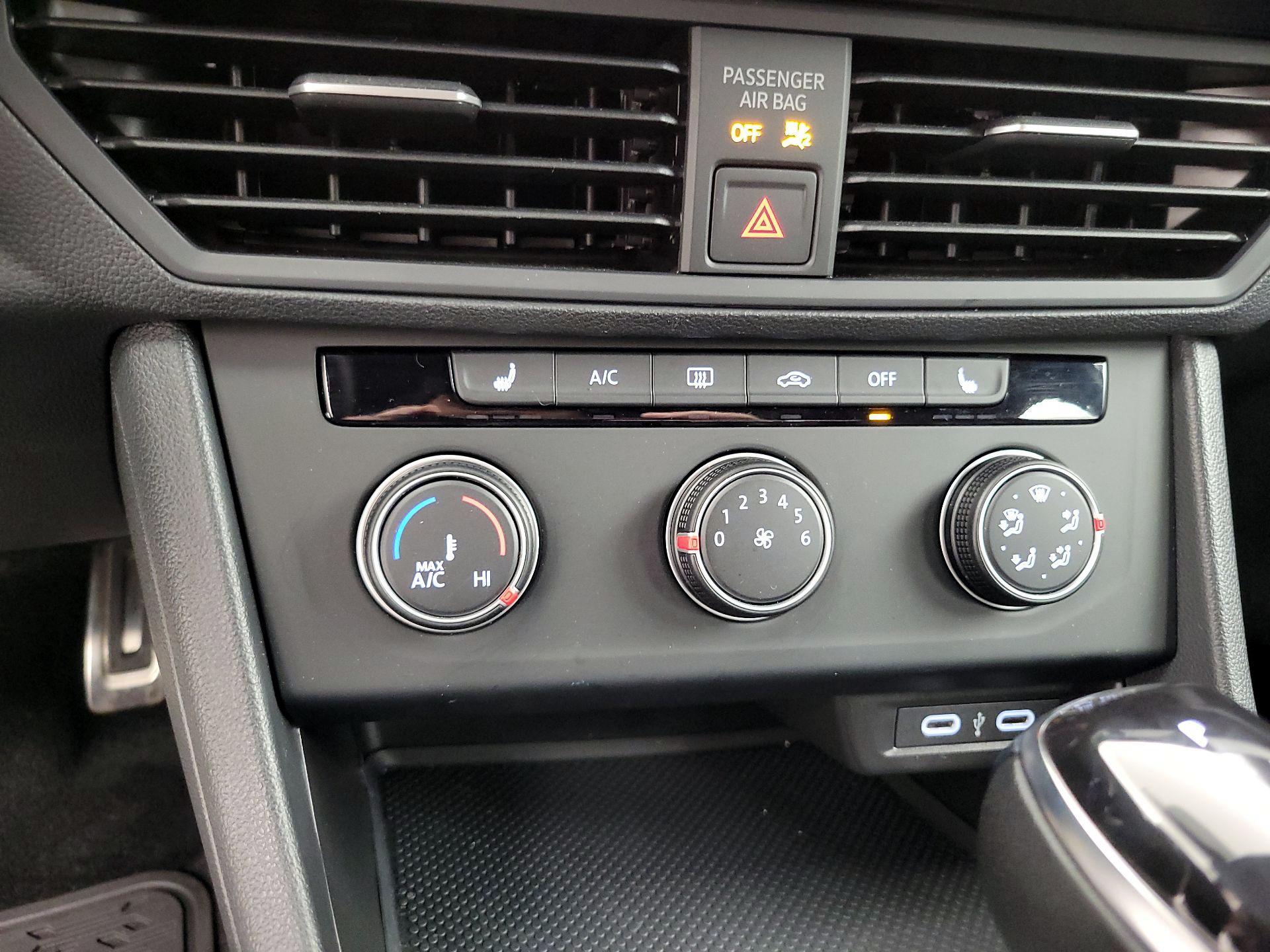 Thumbnail: 2024 Volkswagen Jetta - 16