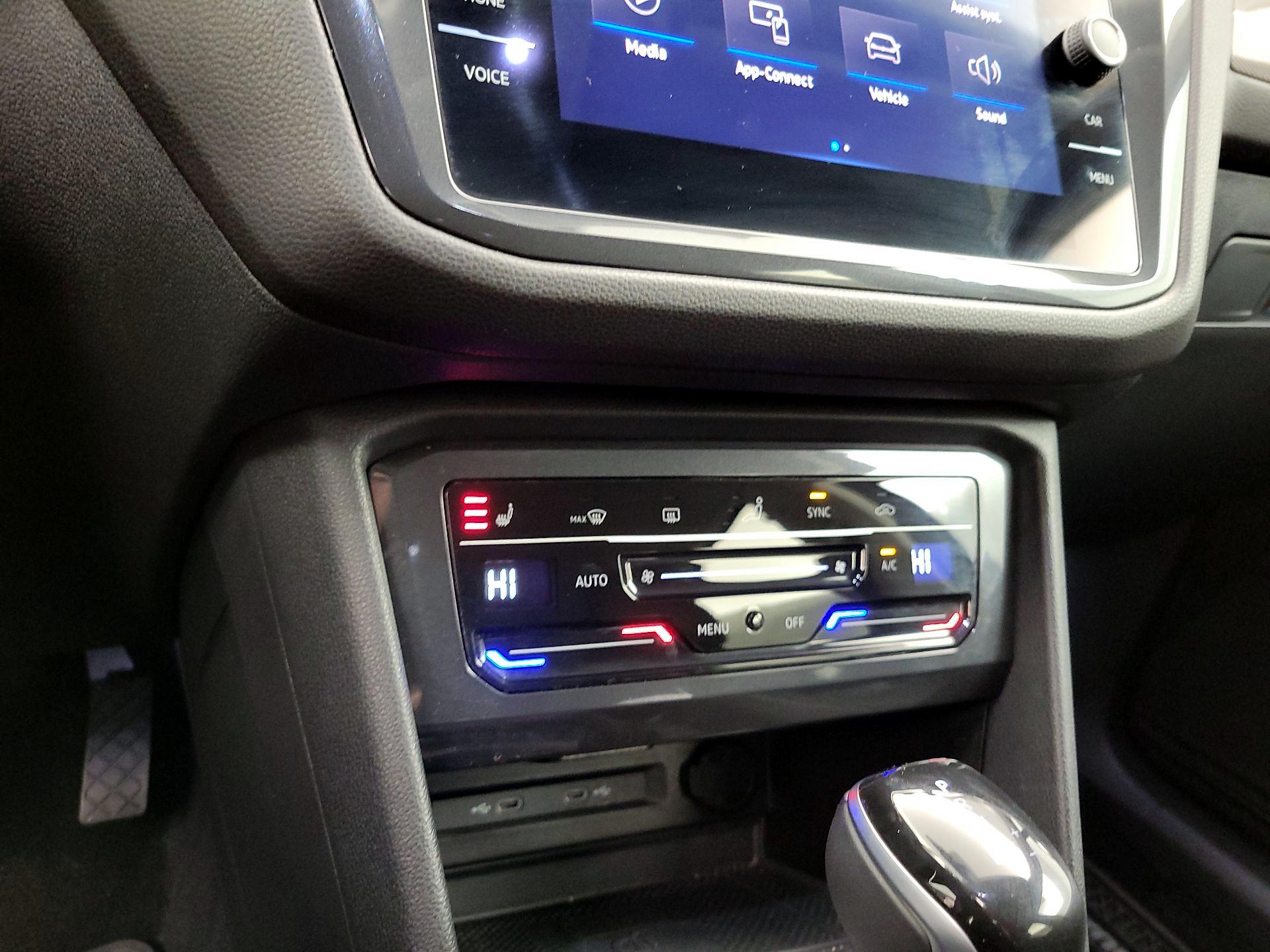 Thumbnail: 2024 Volkswagen Tiguan - 16