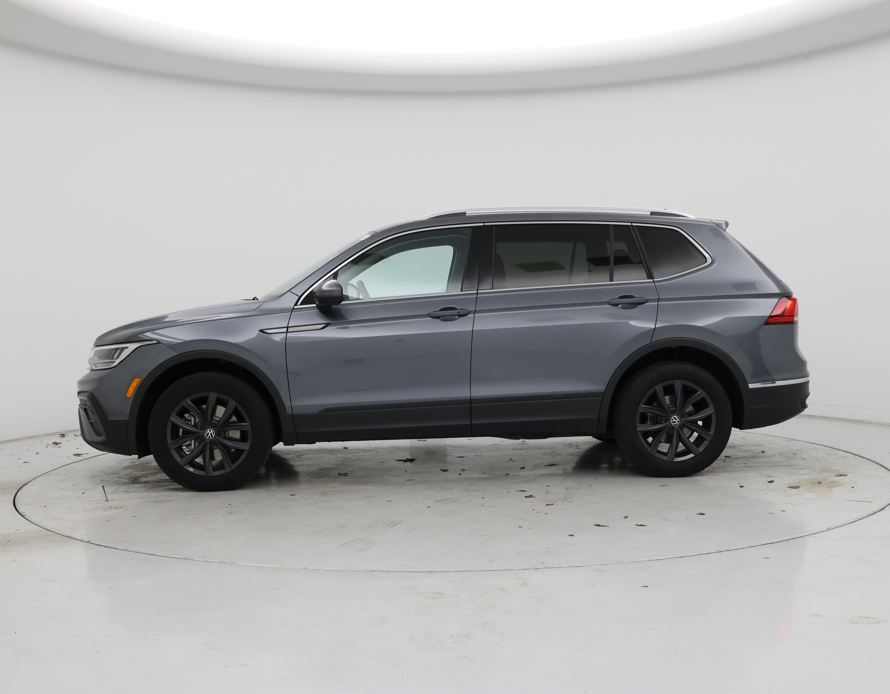 Thumbnail: 2024 Volkswagen Tiguan - 3