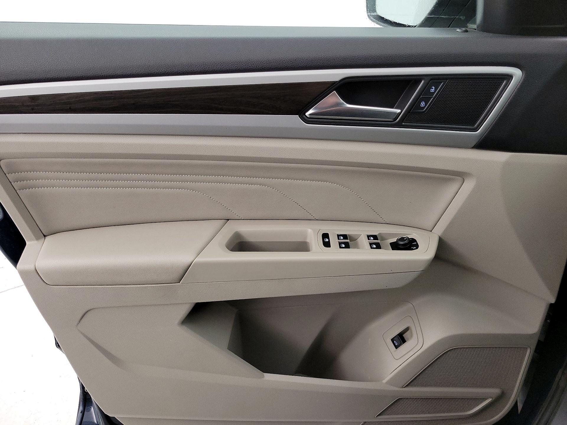 Thumbnail: 2023 Volkswagen Atlas - 12