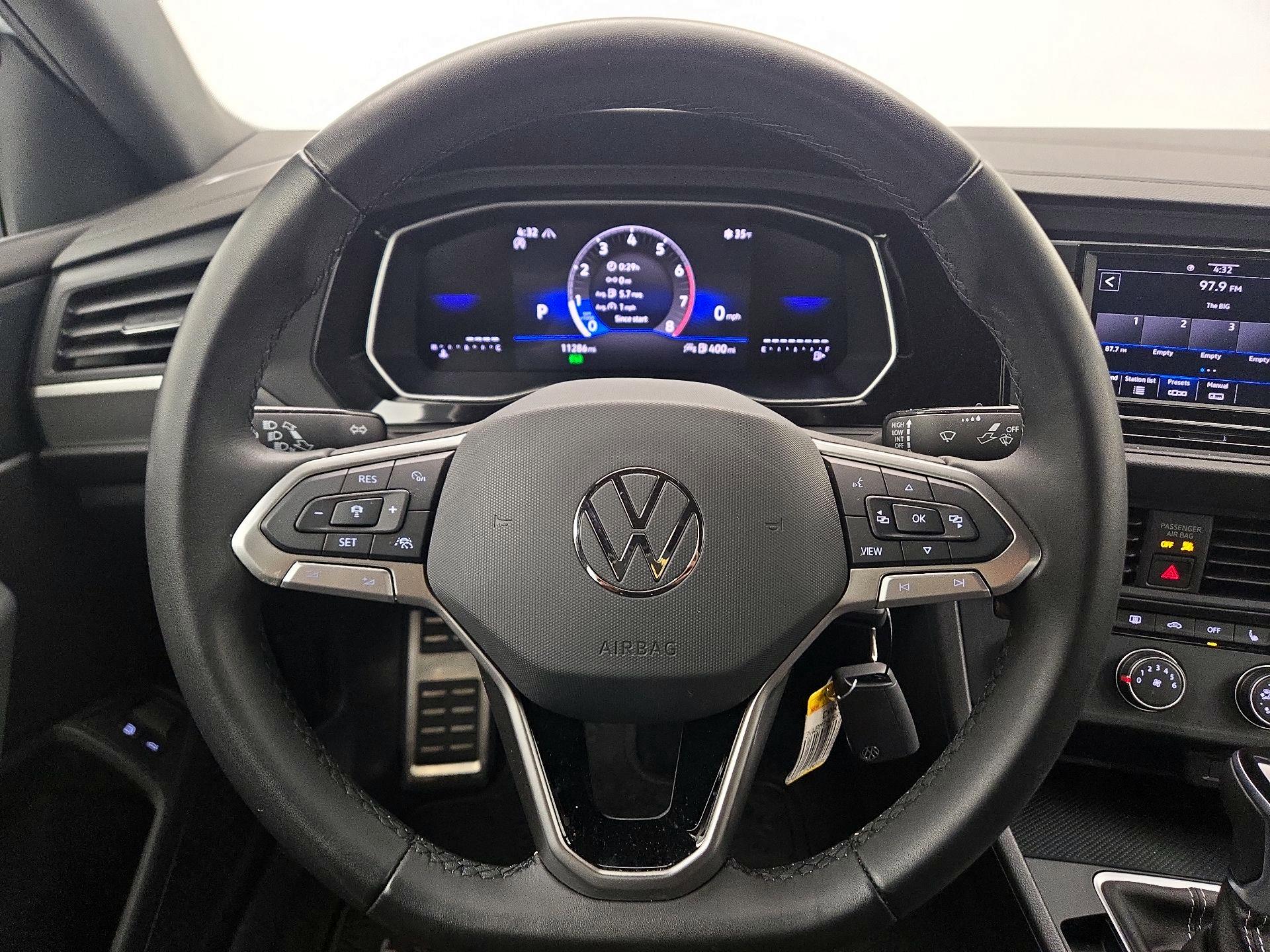 Thumbnail: 2024 Volkswagen Jetta - 10