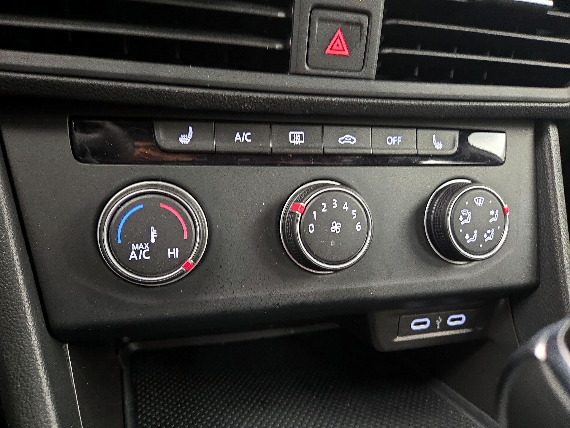 Thumbnail: 2024 Volkswagen Jetta - 16