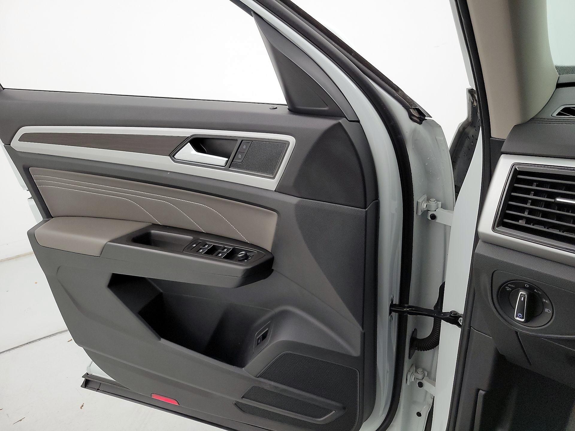 Thumbnail: 2023 Volkswagen Atlas - 12