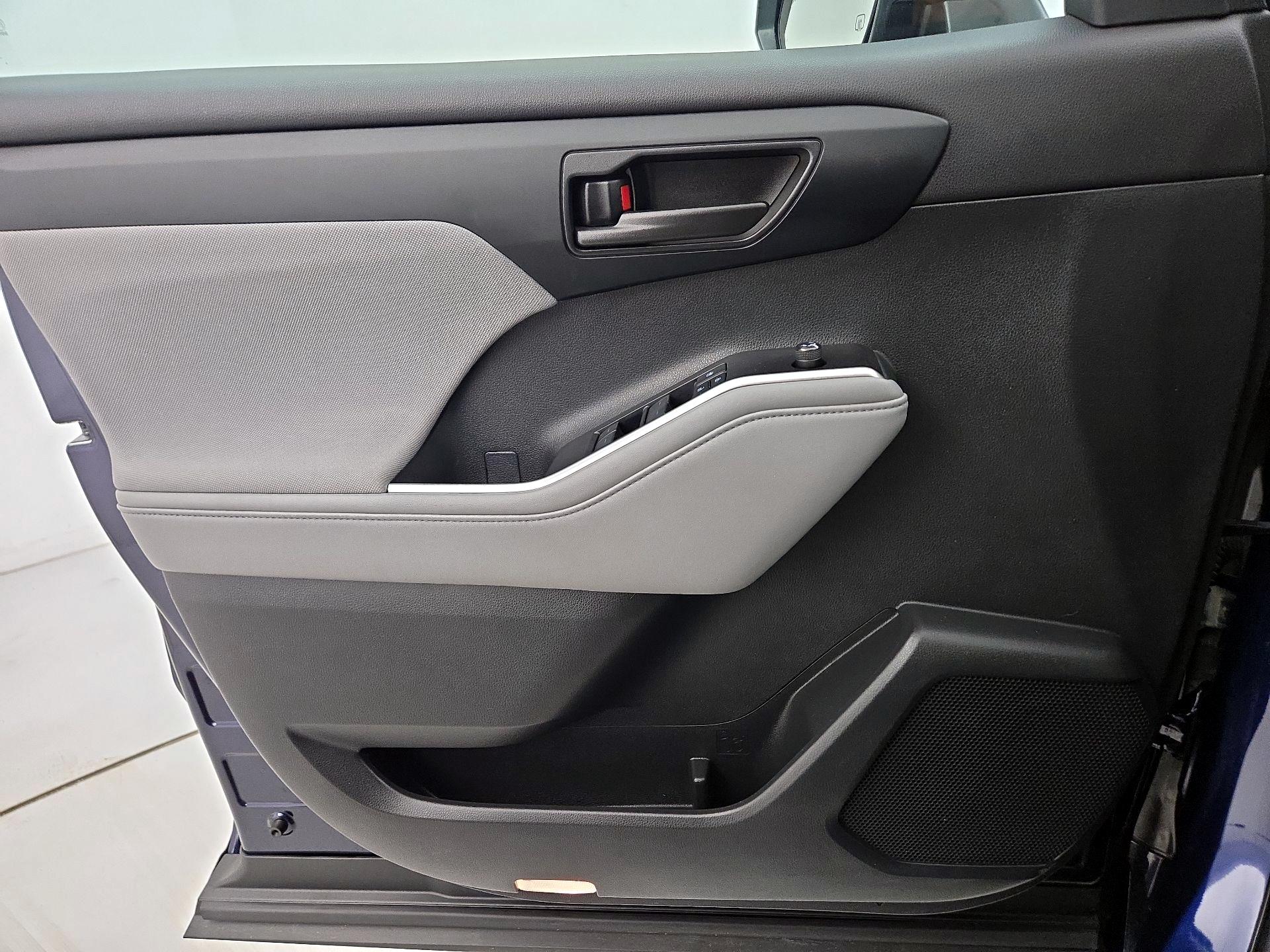 Thumbnail: 2021 Toyota Highlander - 12