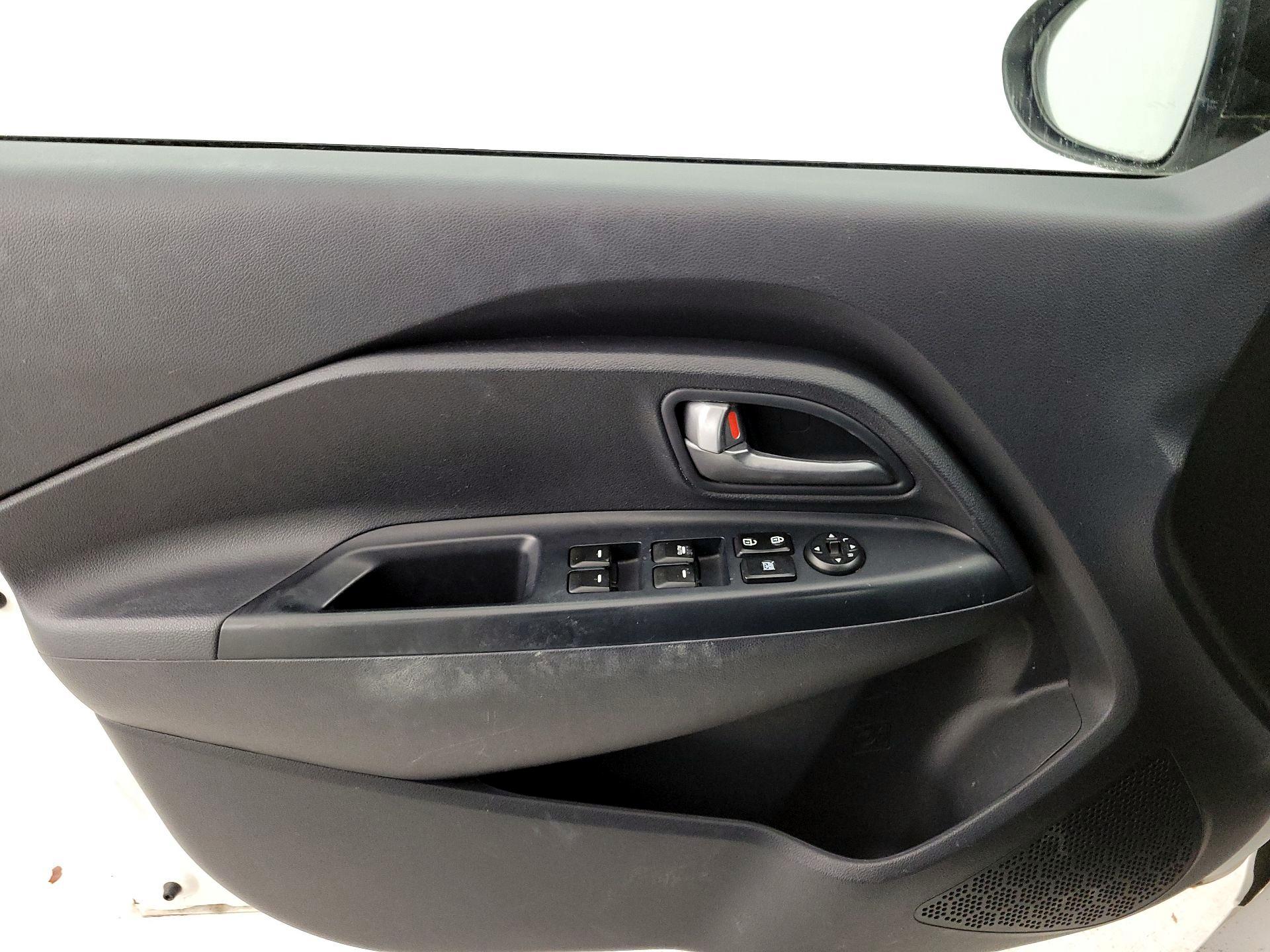 Thumbnail: 2016 Kia Rio5 - 12