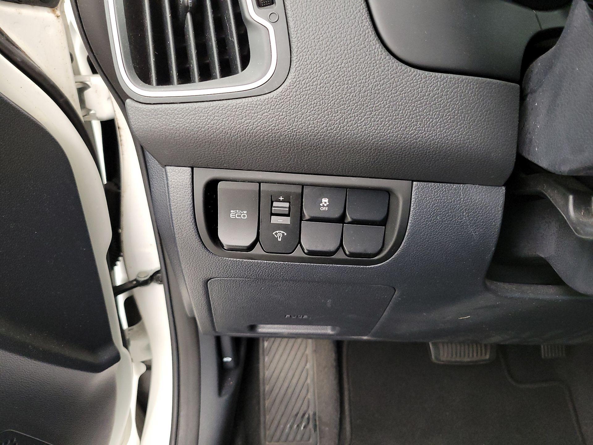 Thumbnail: 2016 Kia Rio5 - 13