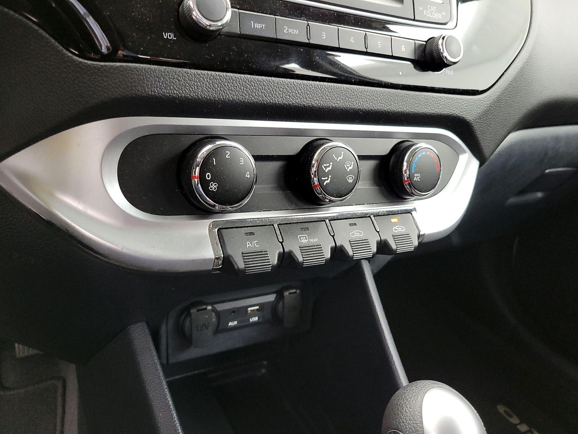 Thumbnail: 2016 Kia Rio5 - 15