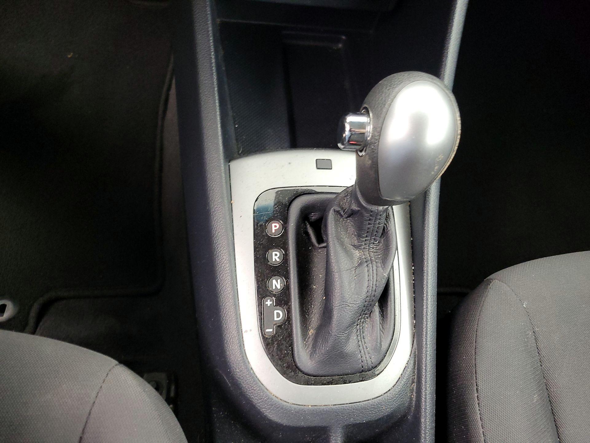 Thumbnail: 2016 Kia Rio5 - 16