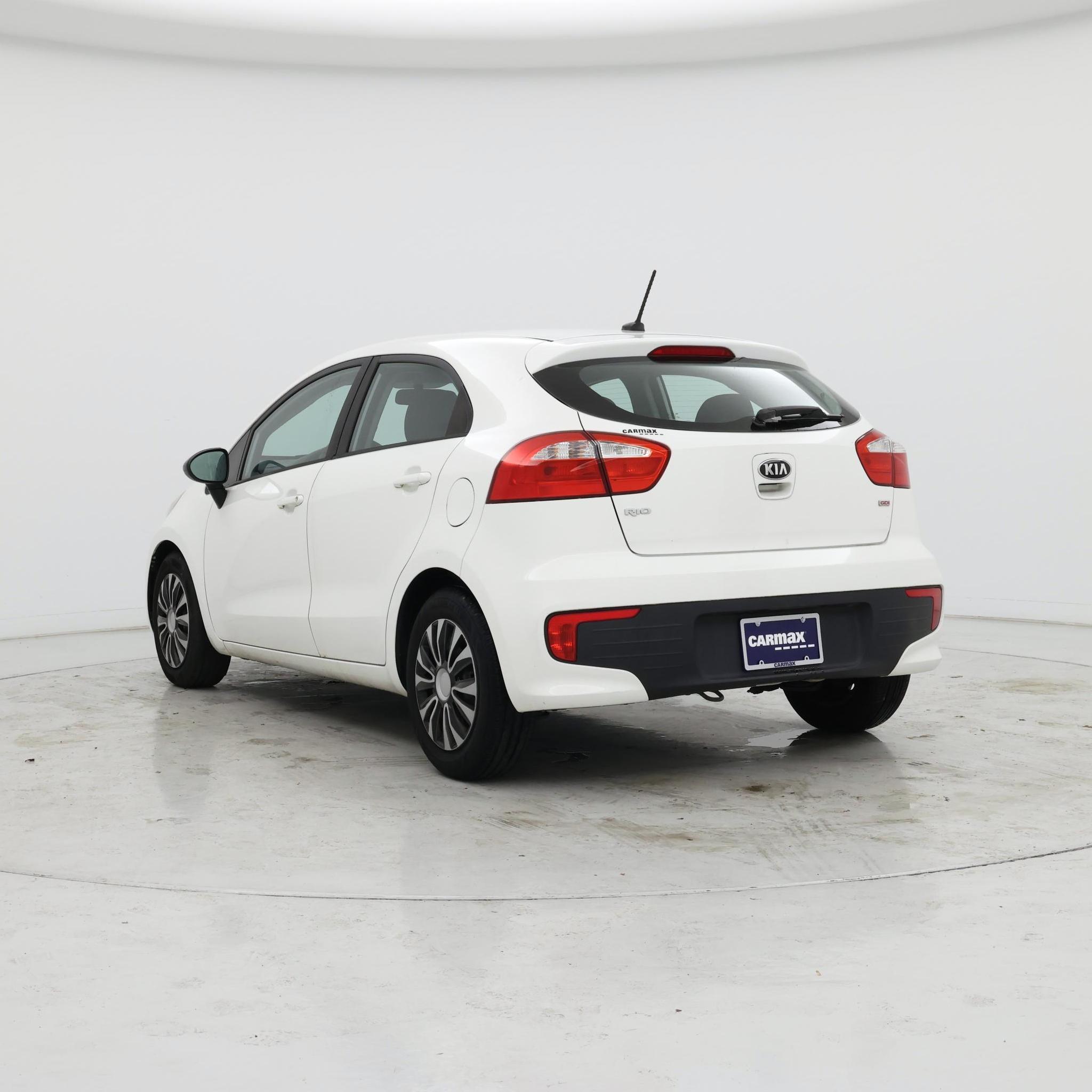 Thumbnail: 2016 Kia Rio5 - 2