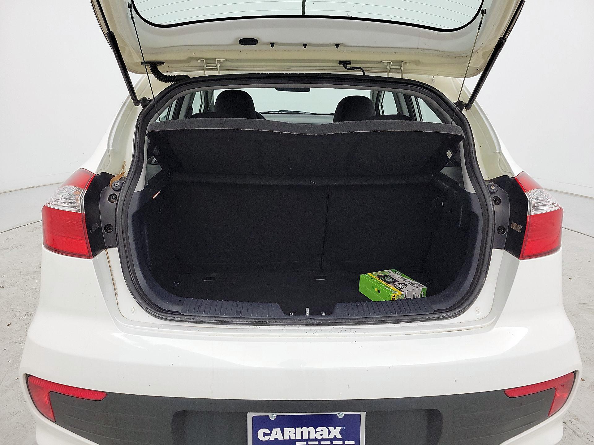 Thumbnail: 2016 Kia Rio5 - 19