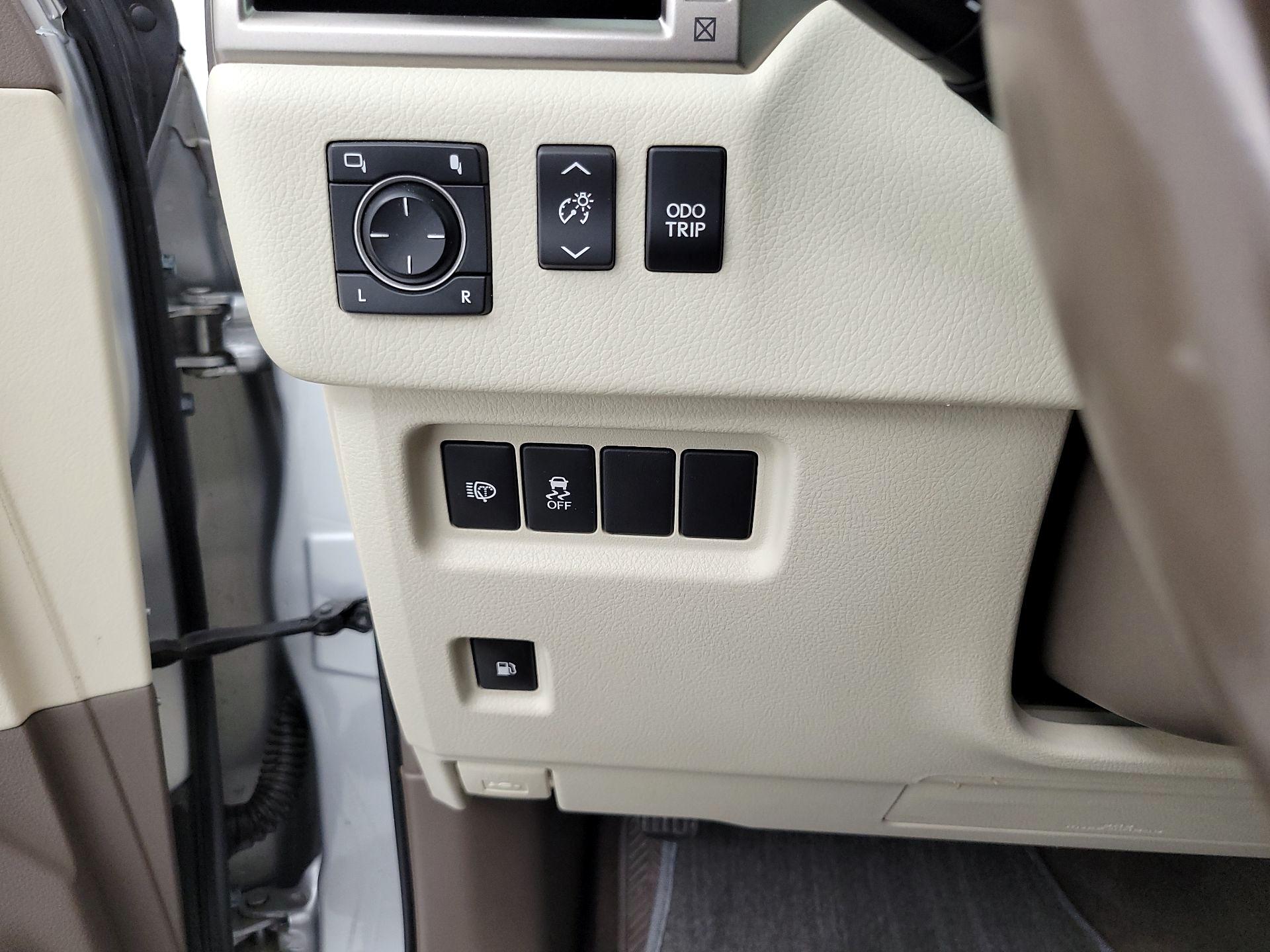 Thumbnail: 2016 Lexus GX - 13