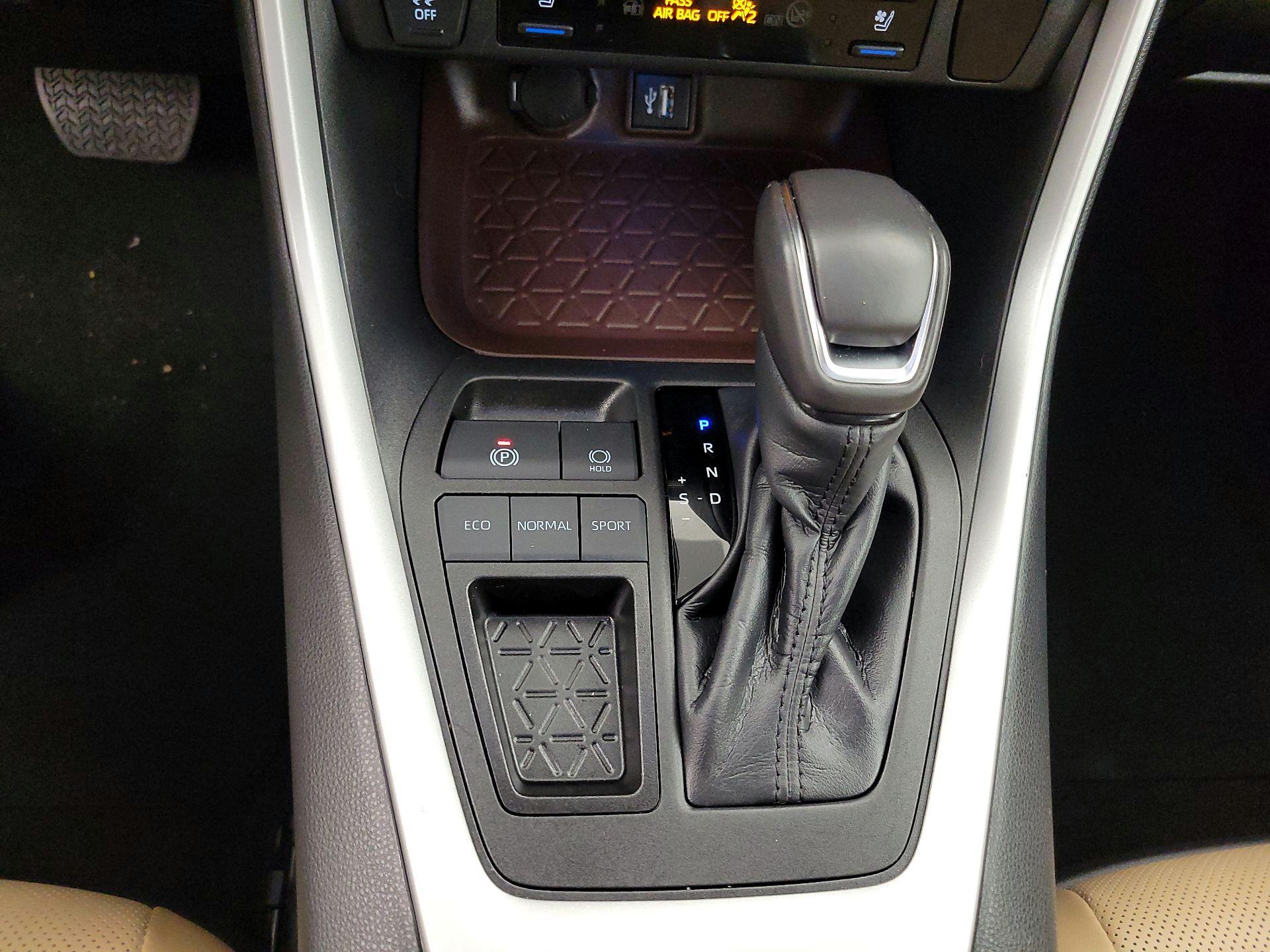 Thumbnail: 2023 Toyota RAV4 - 17