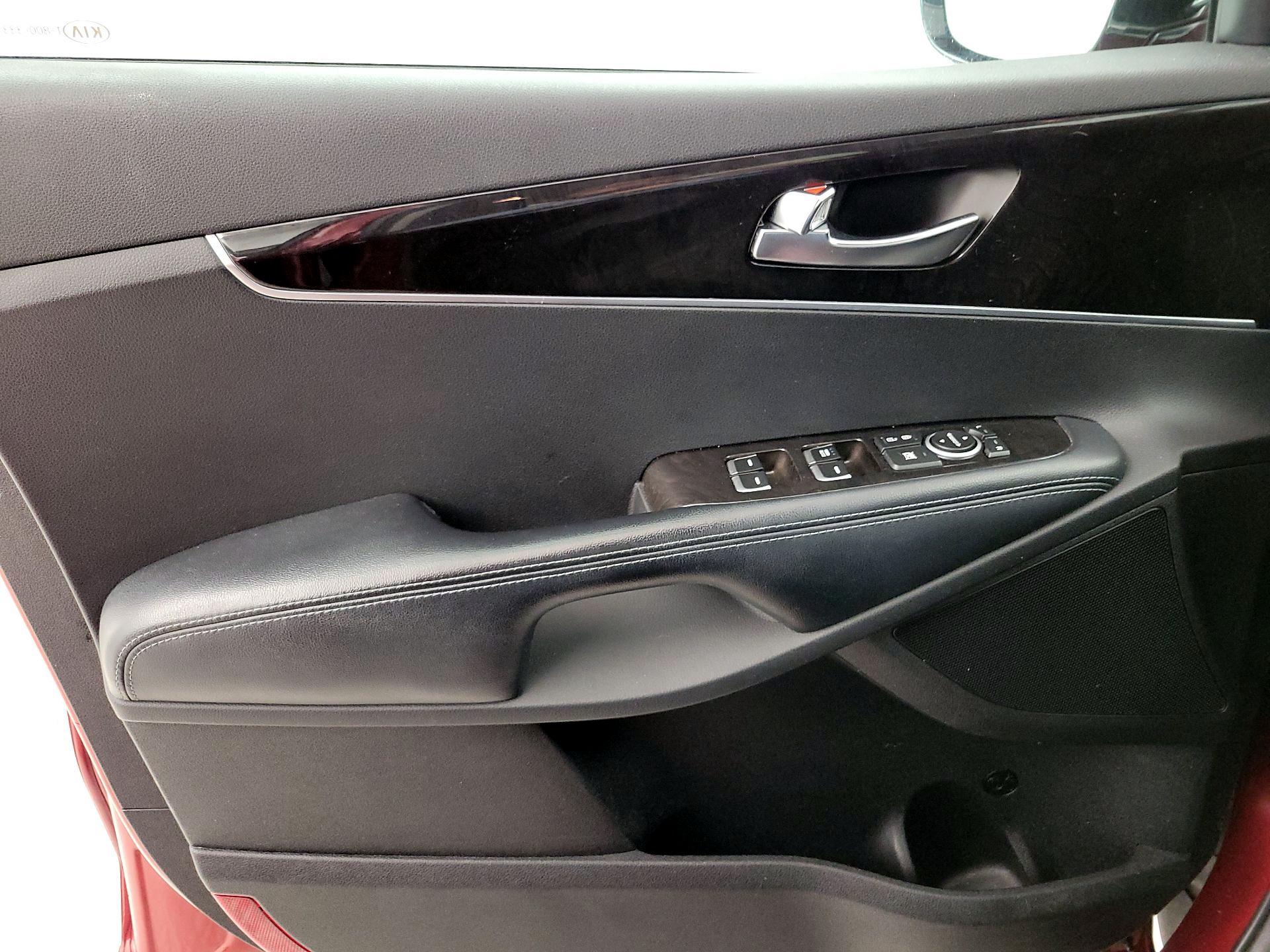 Thumbnail: 2017 Kia Sorento - 12