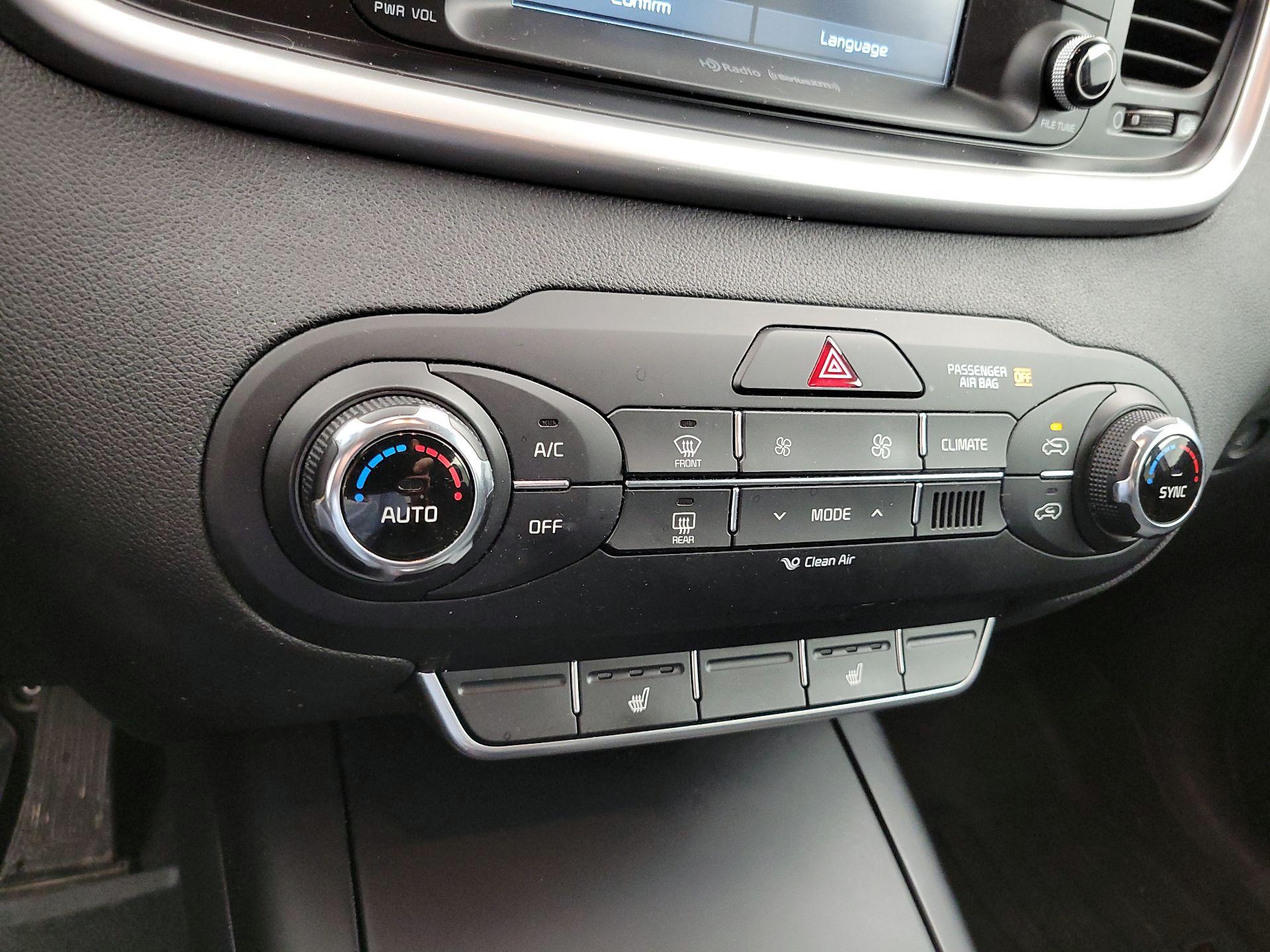 Thumbnail: 2017 Kia Sorento - 16