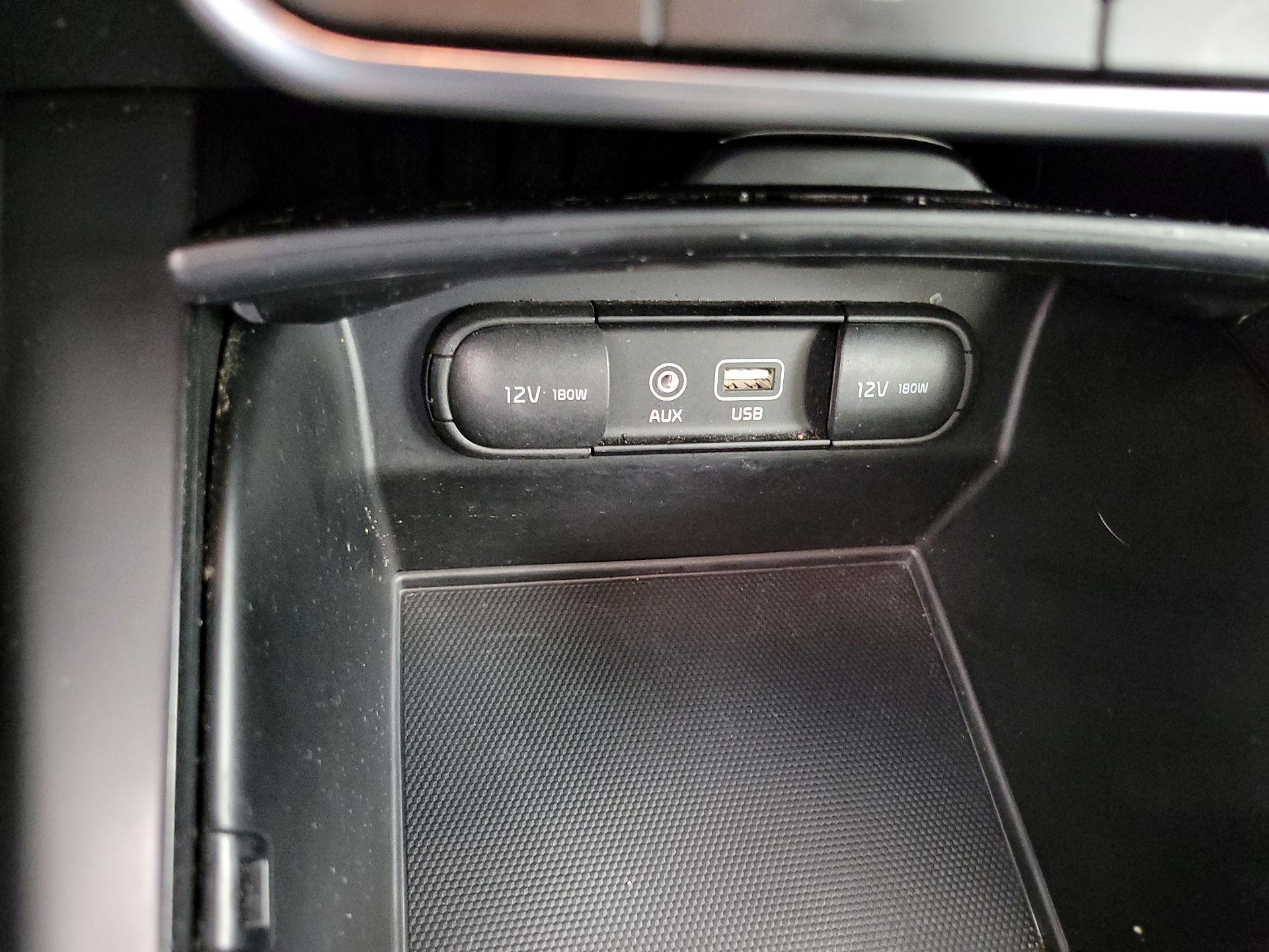 Thumbnail: 2017 Kia Sorento - 18