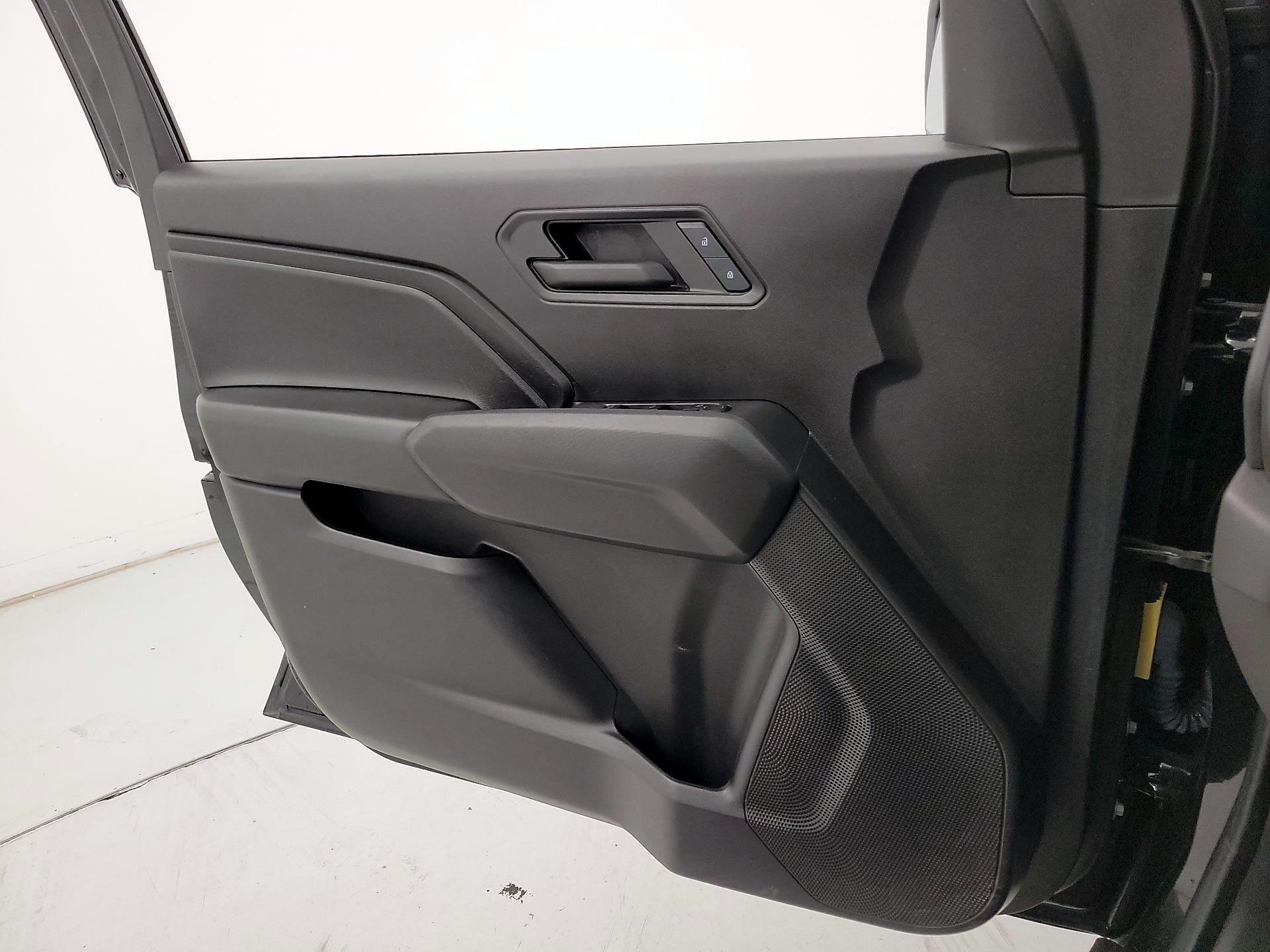 Thumbnail: 2023 Chevrolet Colorado - 12