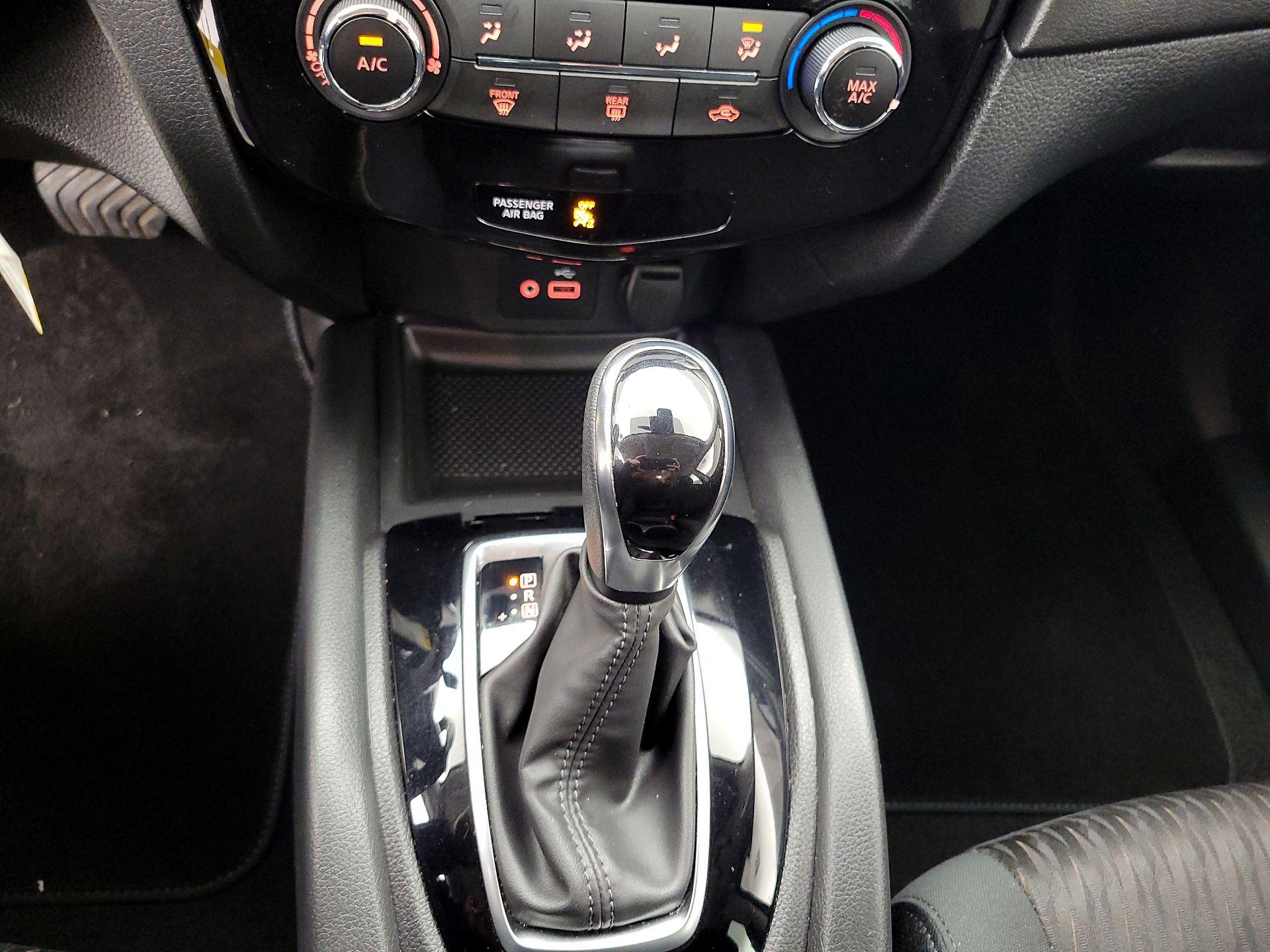 Thumbnail: 2019 Nissan Rogue - 17