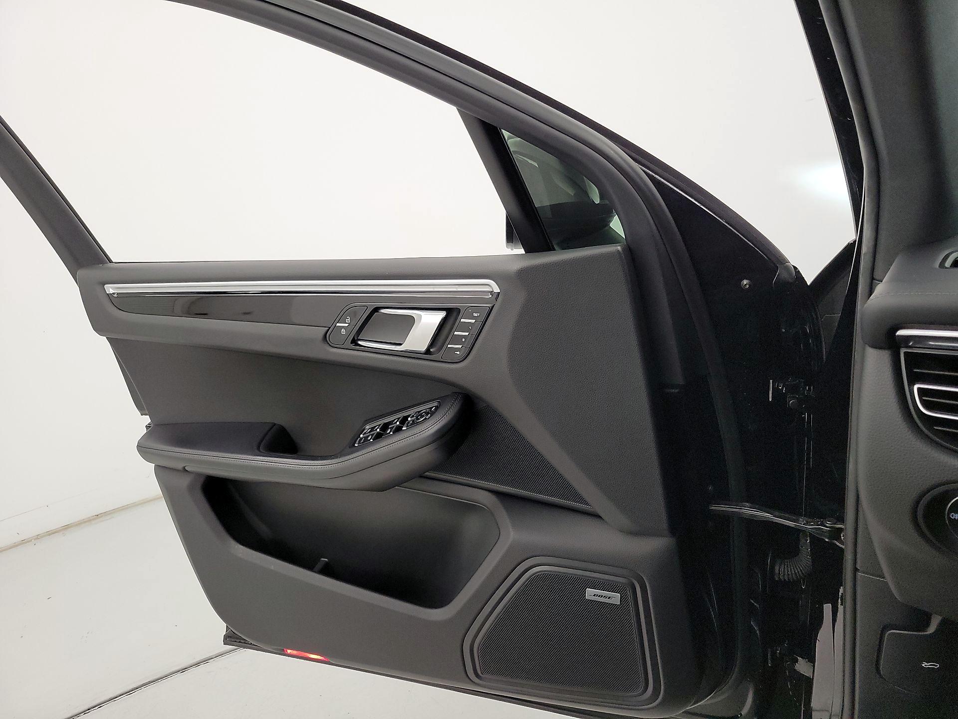 Thumbnail: 2020 Porsche Macan - 12