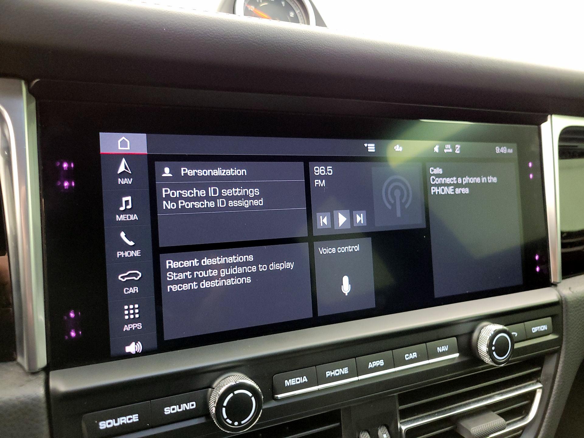 Thumbnail: 2020 Porsche Macan - 16