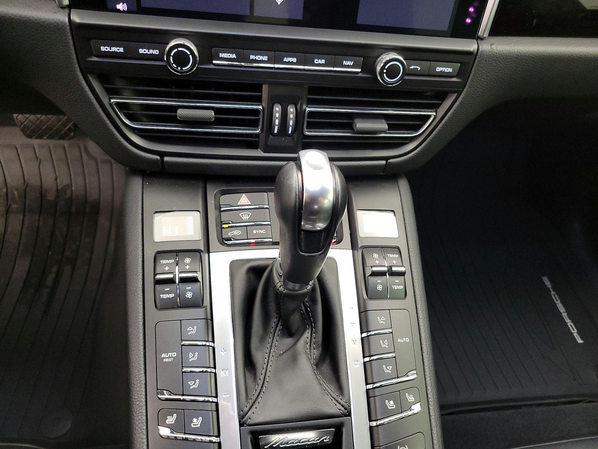 Thumbnail: 2020 Porsche Macan - 18