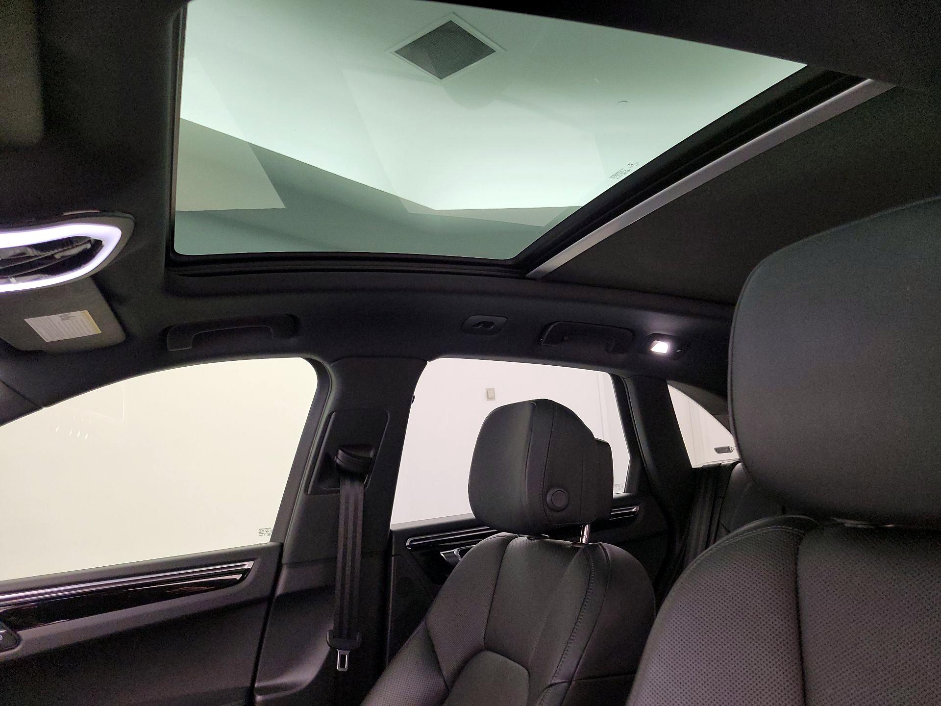 Thumbnail: 2020 Porsche Macan - 20