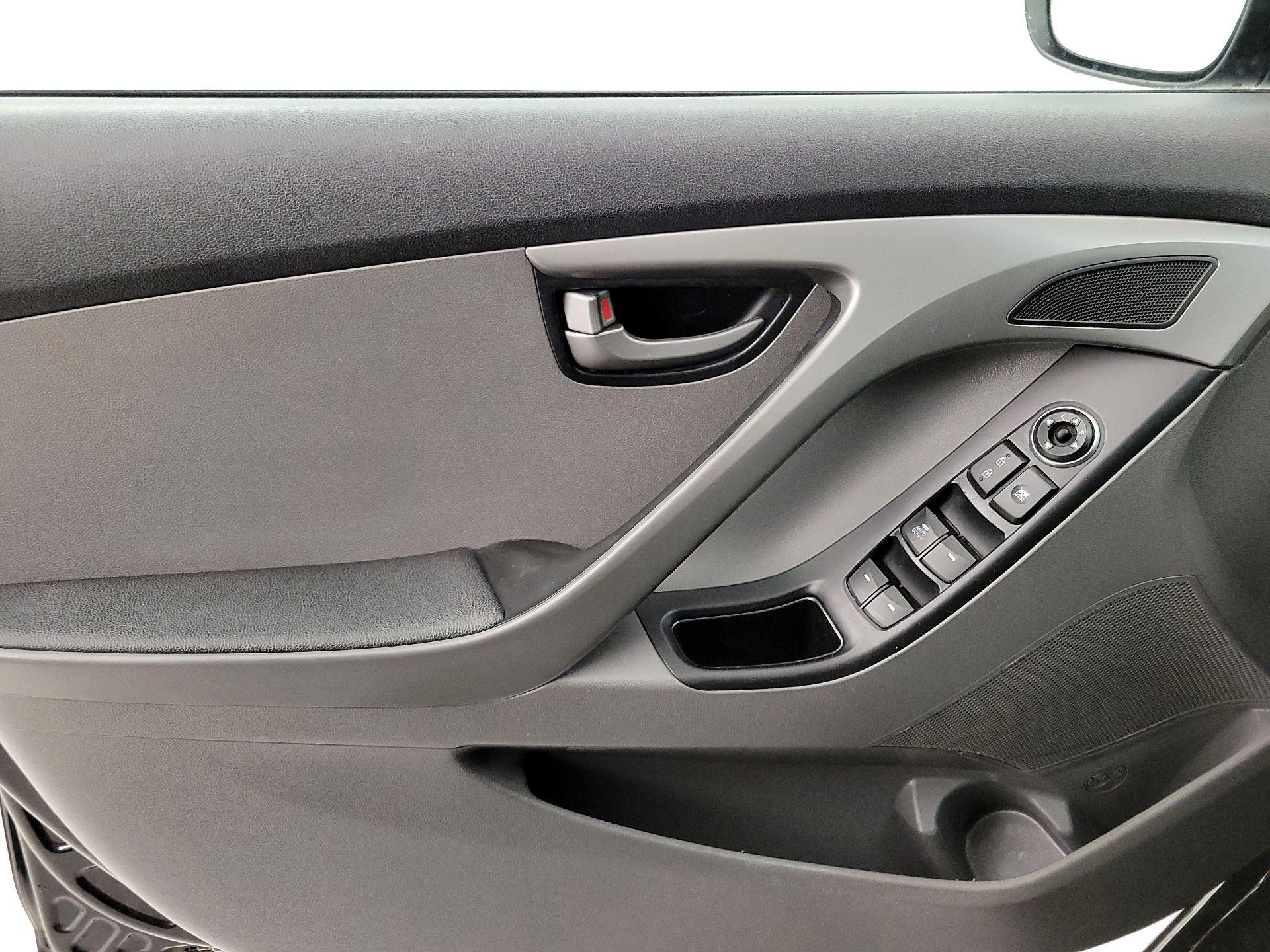 Thumbnail: 2015 Hyundai Elantra - 12