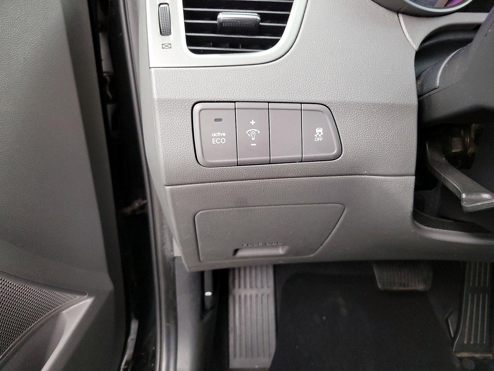 Thumbnail: 2015 Hyundai Elantra - 13