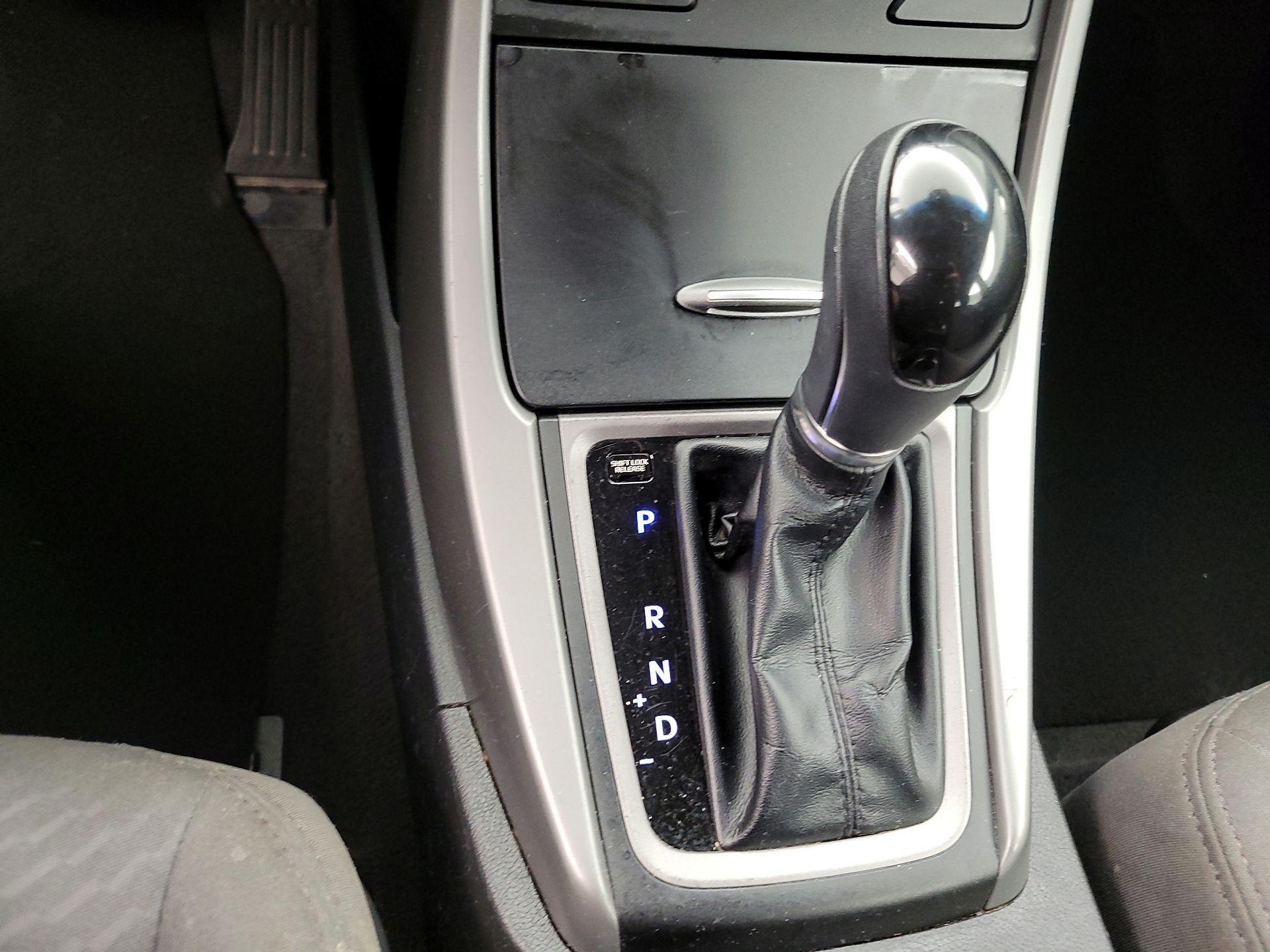 Thumbnail: 2015 Hyundai Elantra - 16