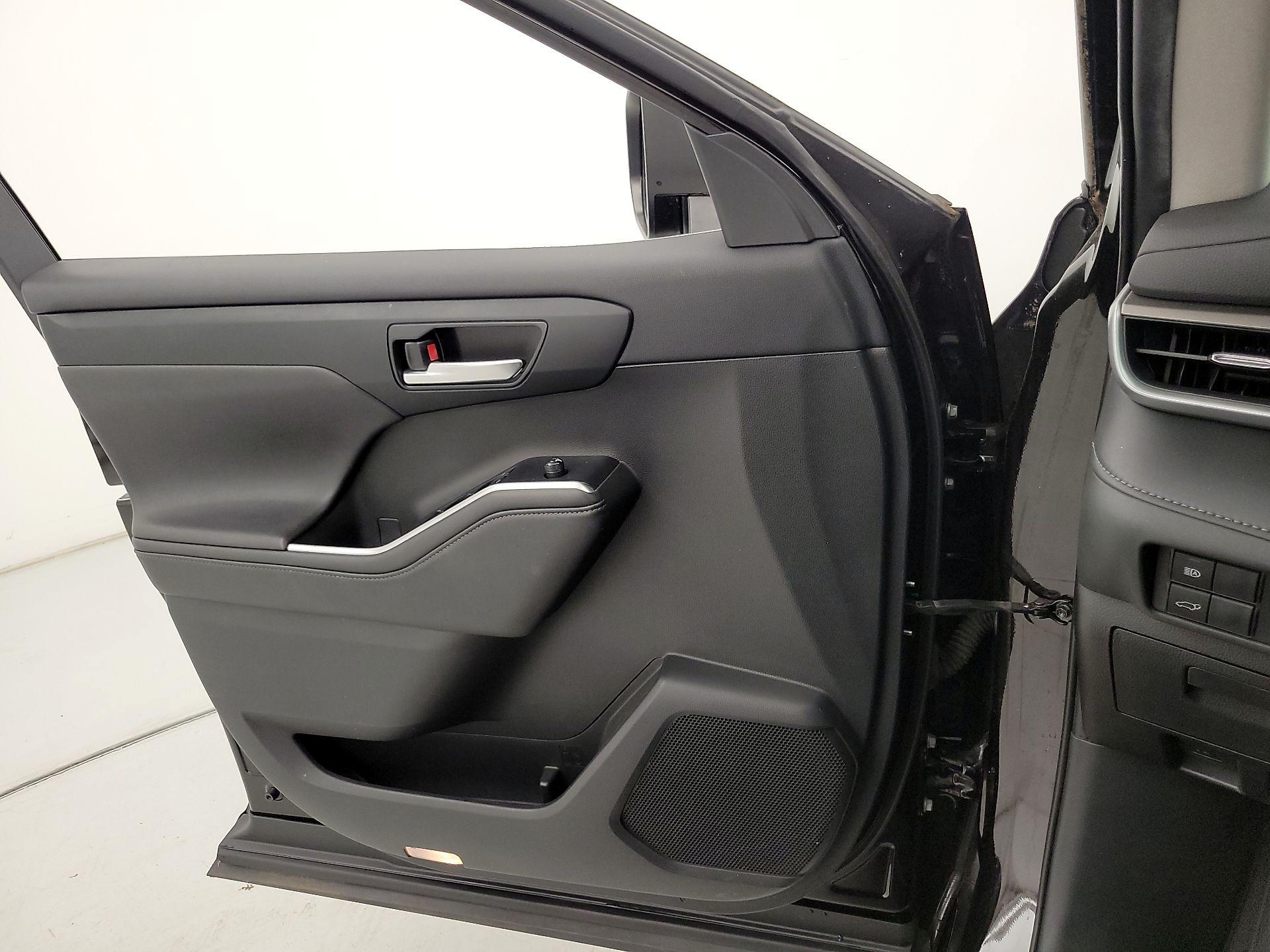 Thumbnail: 2020 Toyota Highlander - 12