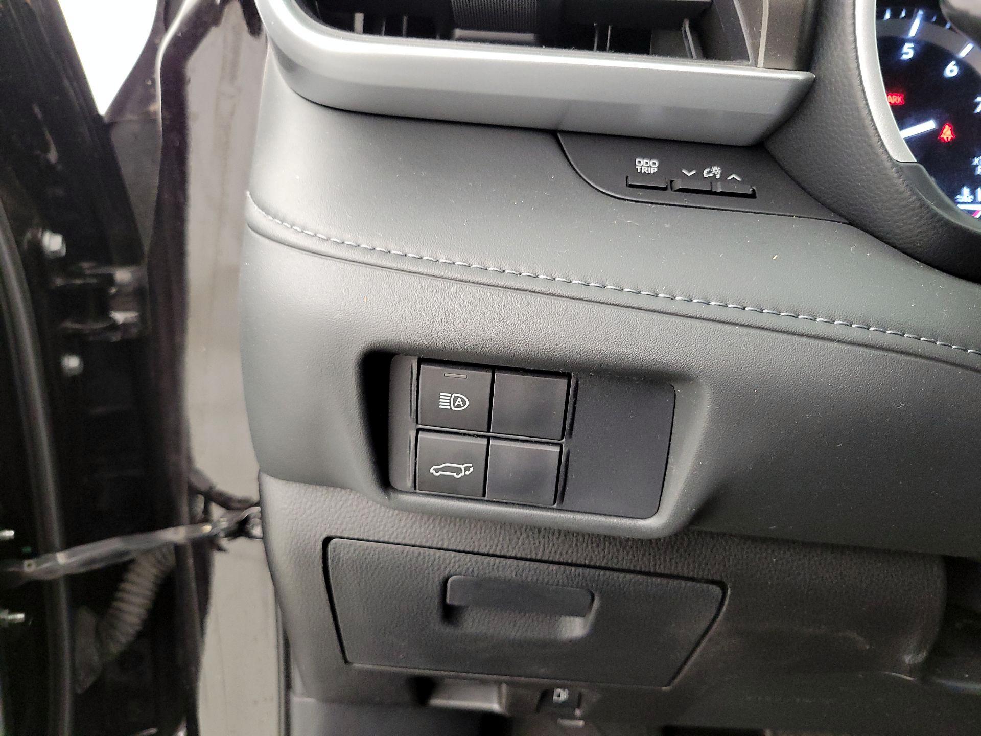 Thumbnail: 2020 Toyota Highlander - 13