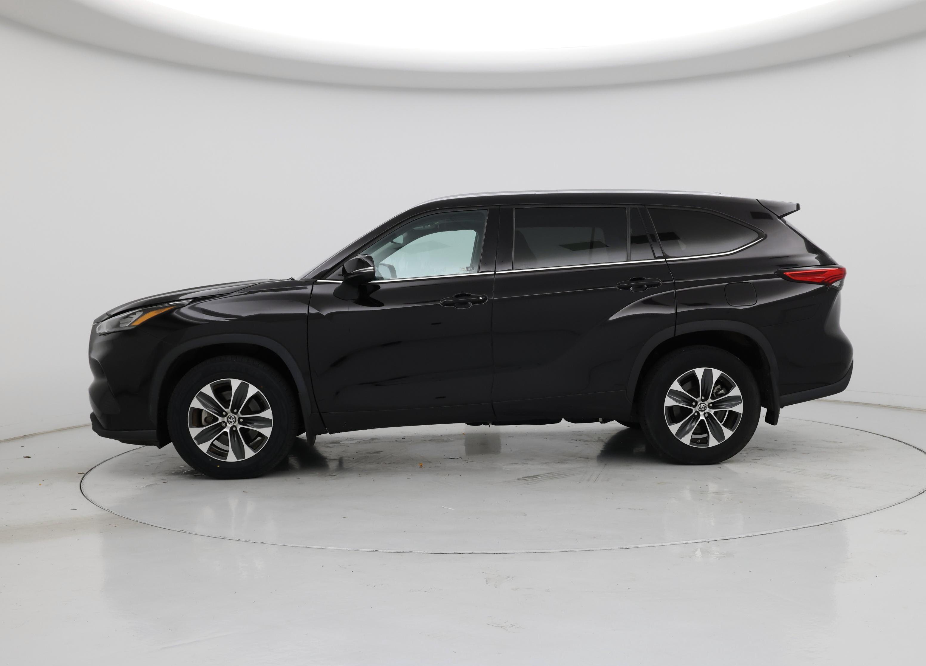 Thumbnail: 2020 Toyota Highlander - 3
