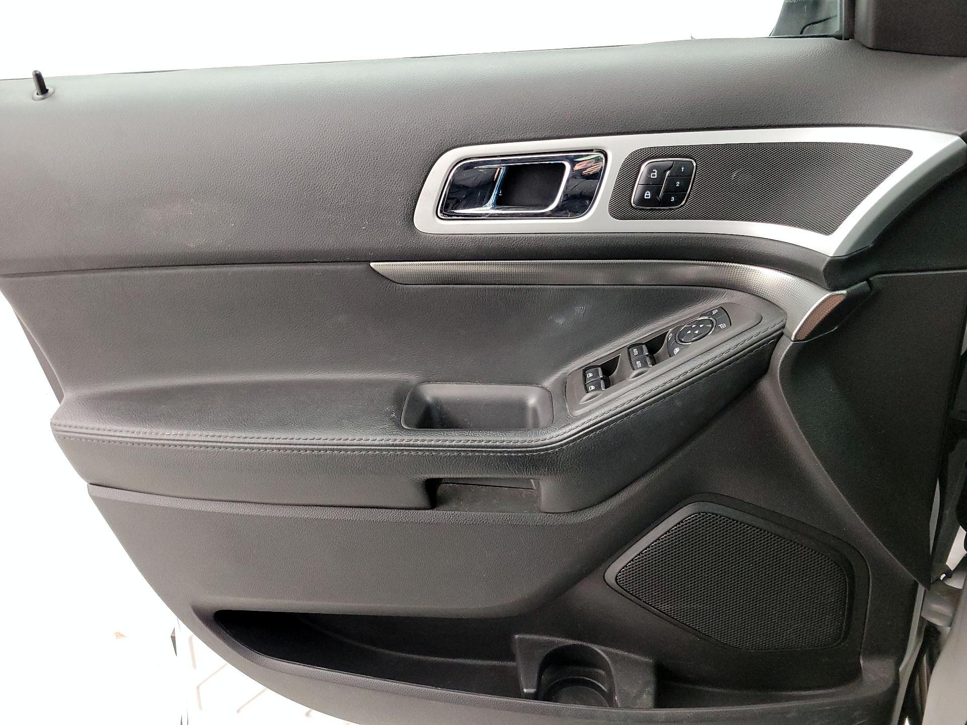 Thumbnail: 2015 Ford Explorer - 12