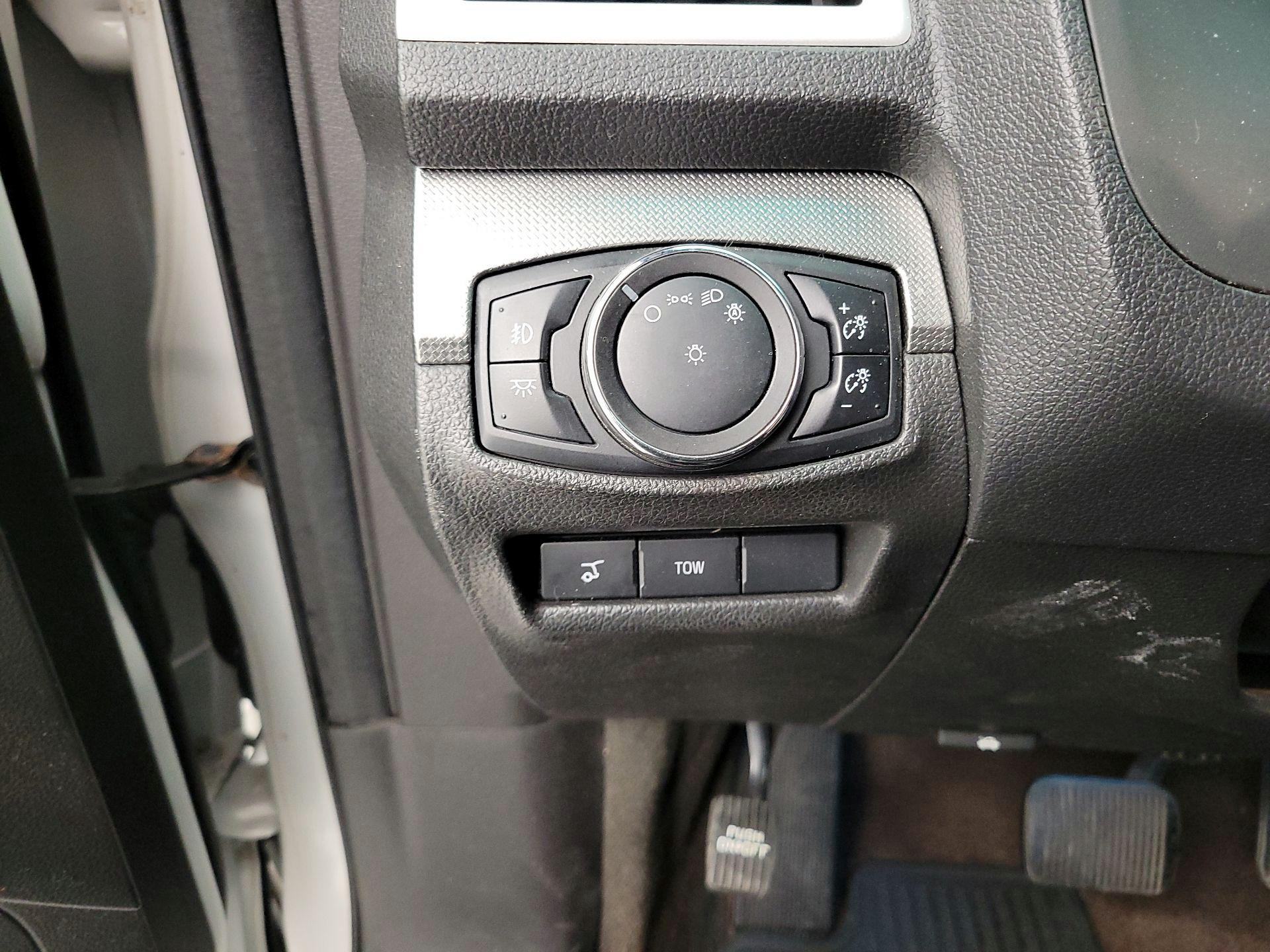 Thumbnail: 2015 Ford Explorer - 13