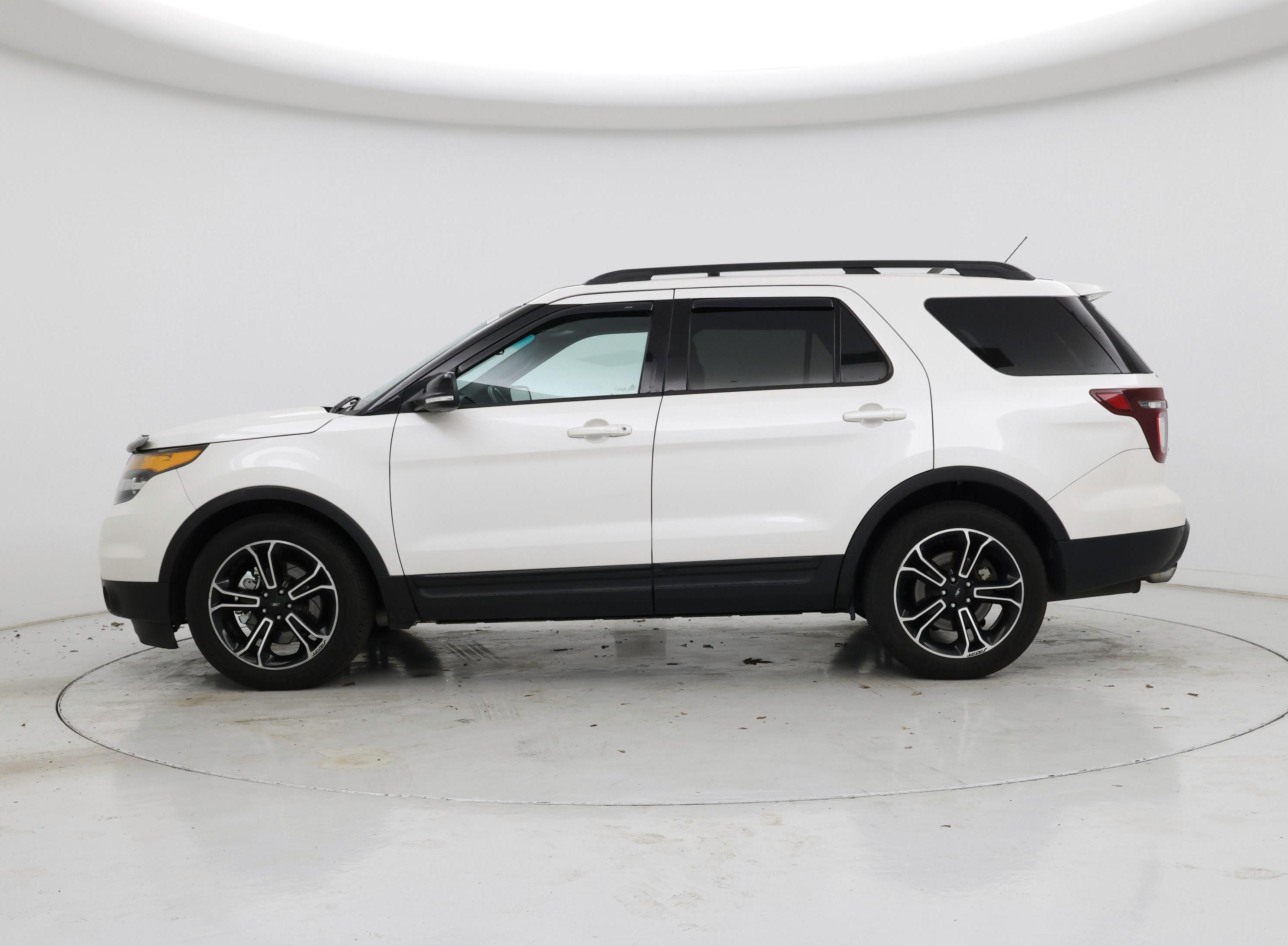 Thumbnail: 2015 Ford Explorer - 3