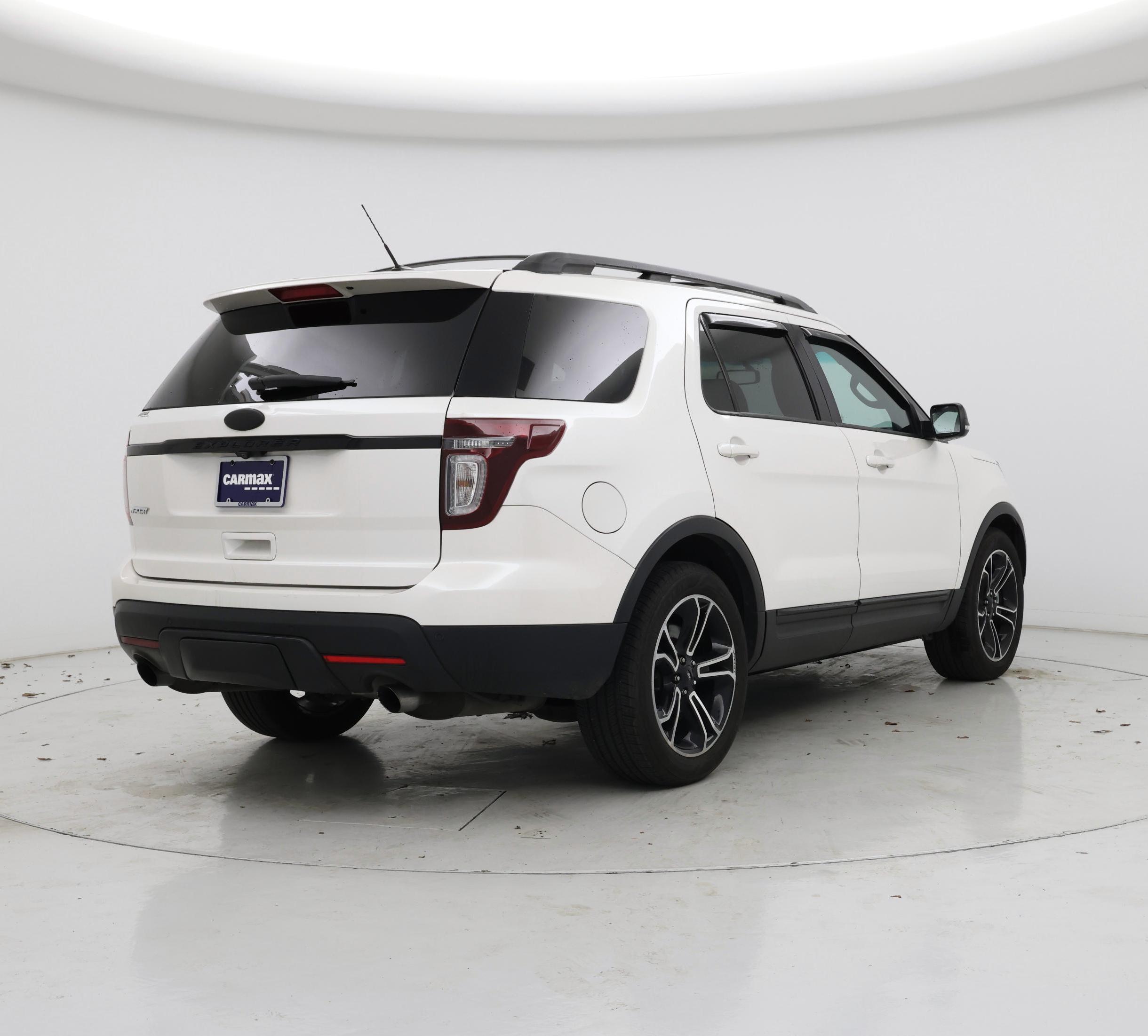 Thumbnail: 2015 Ford Explorer - 8