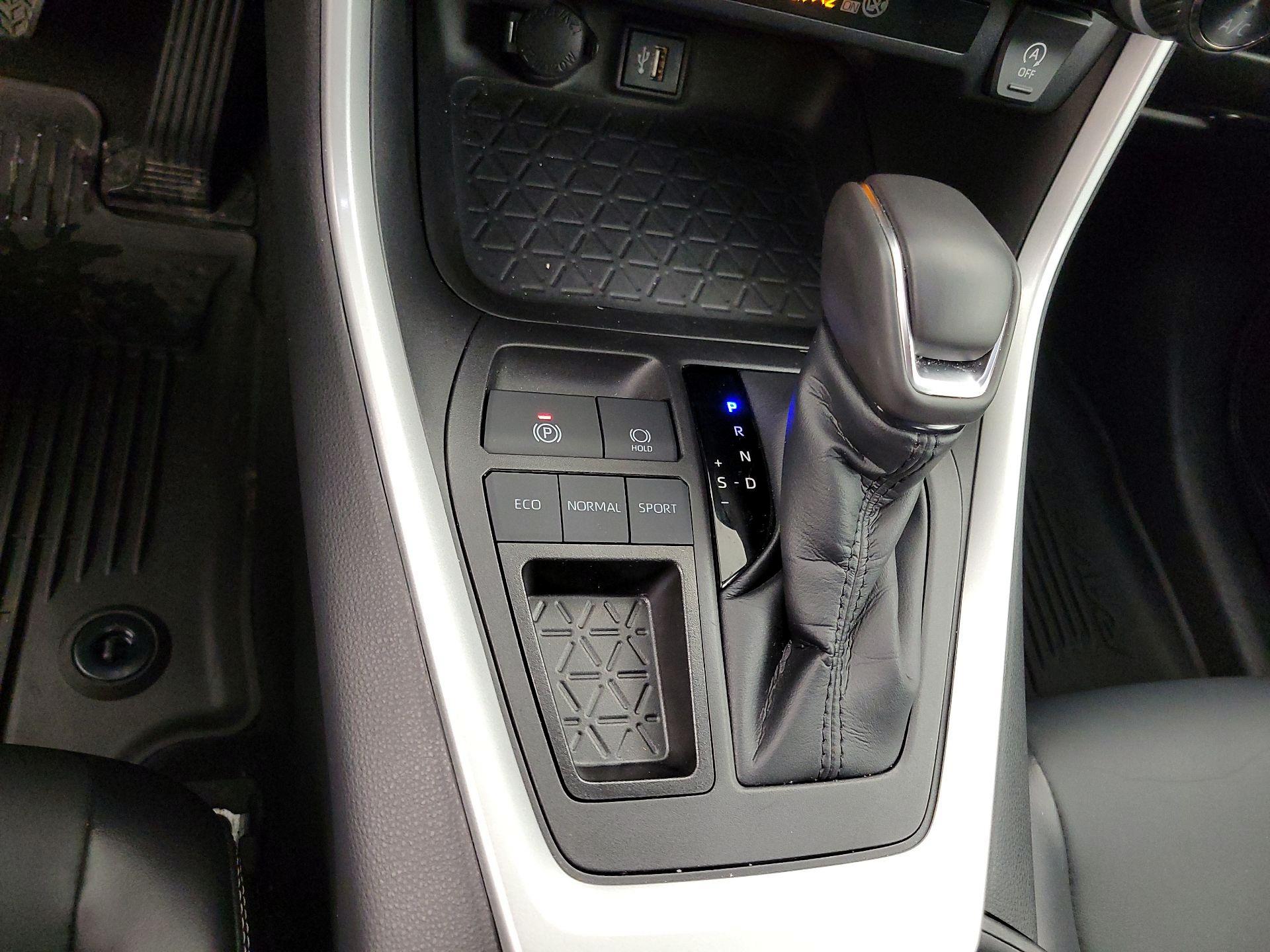 Thumbnail: 2023 Toyota RAV4 - 17