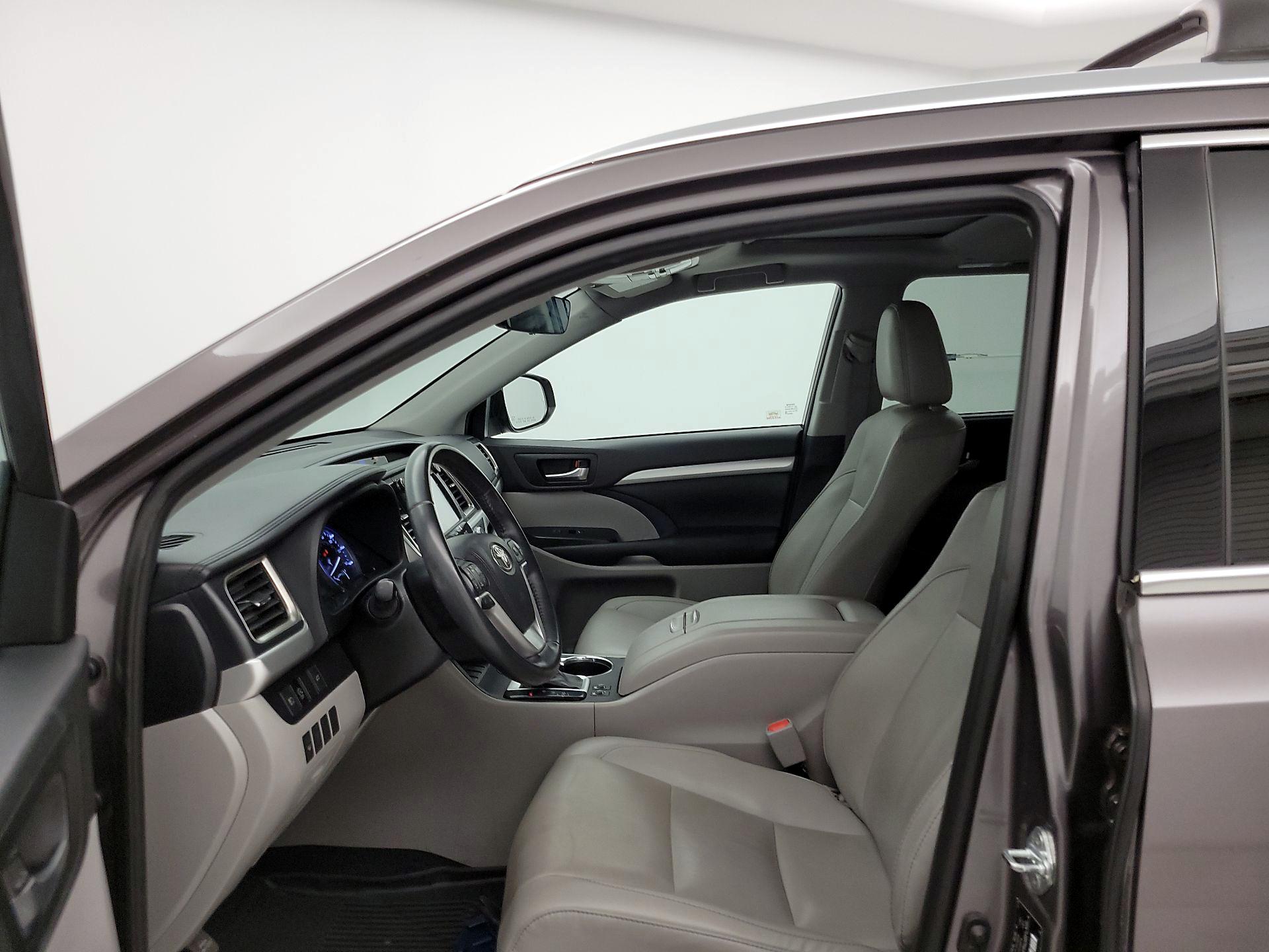 Thumbnail: 2019 Toyota Highlander - 11