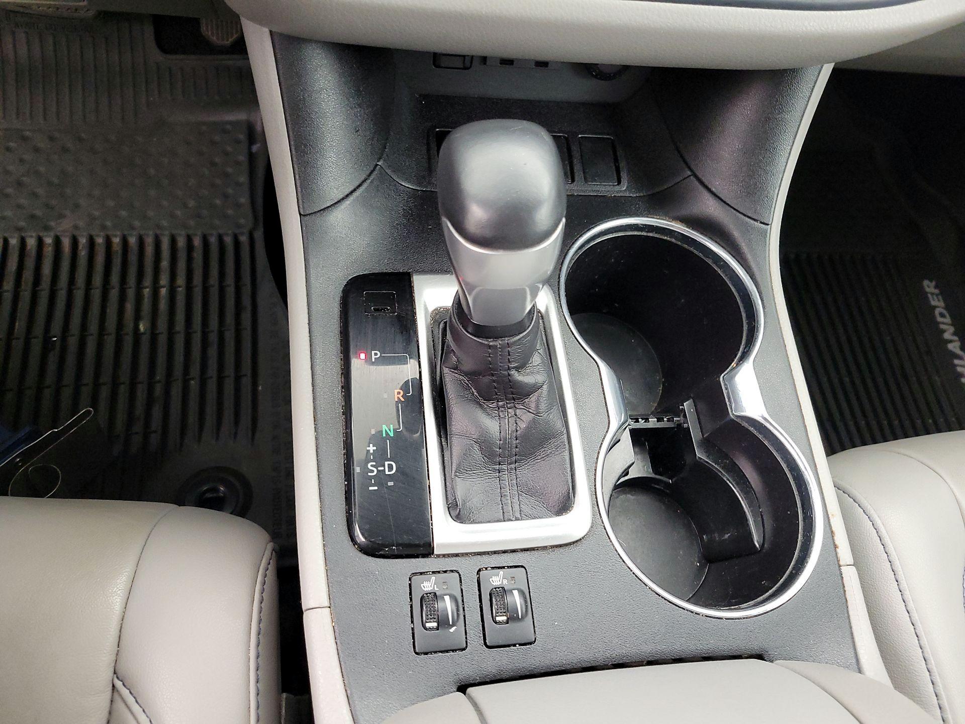 Thumbnail: 2019 Toyota Highlander - 18