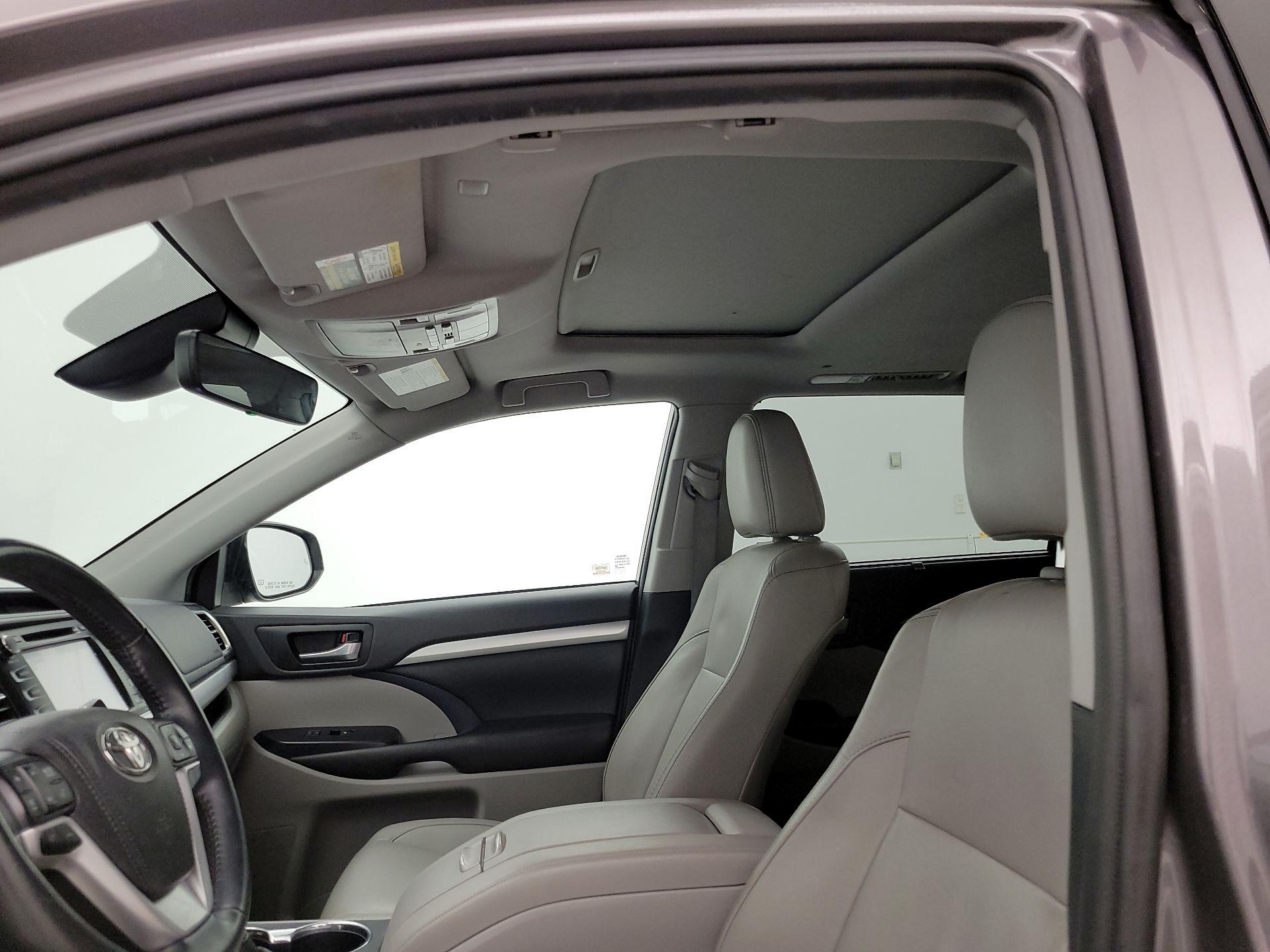 Thumbnail: 2019 Toyota Highlander - 20