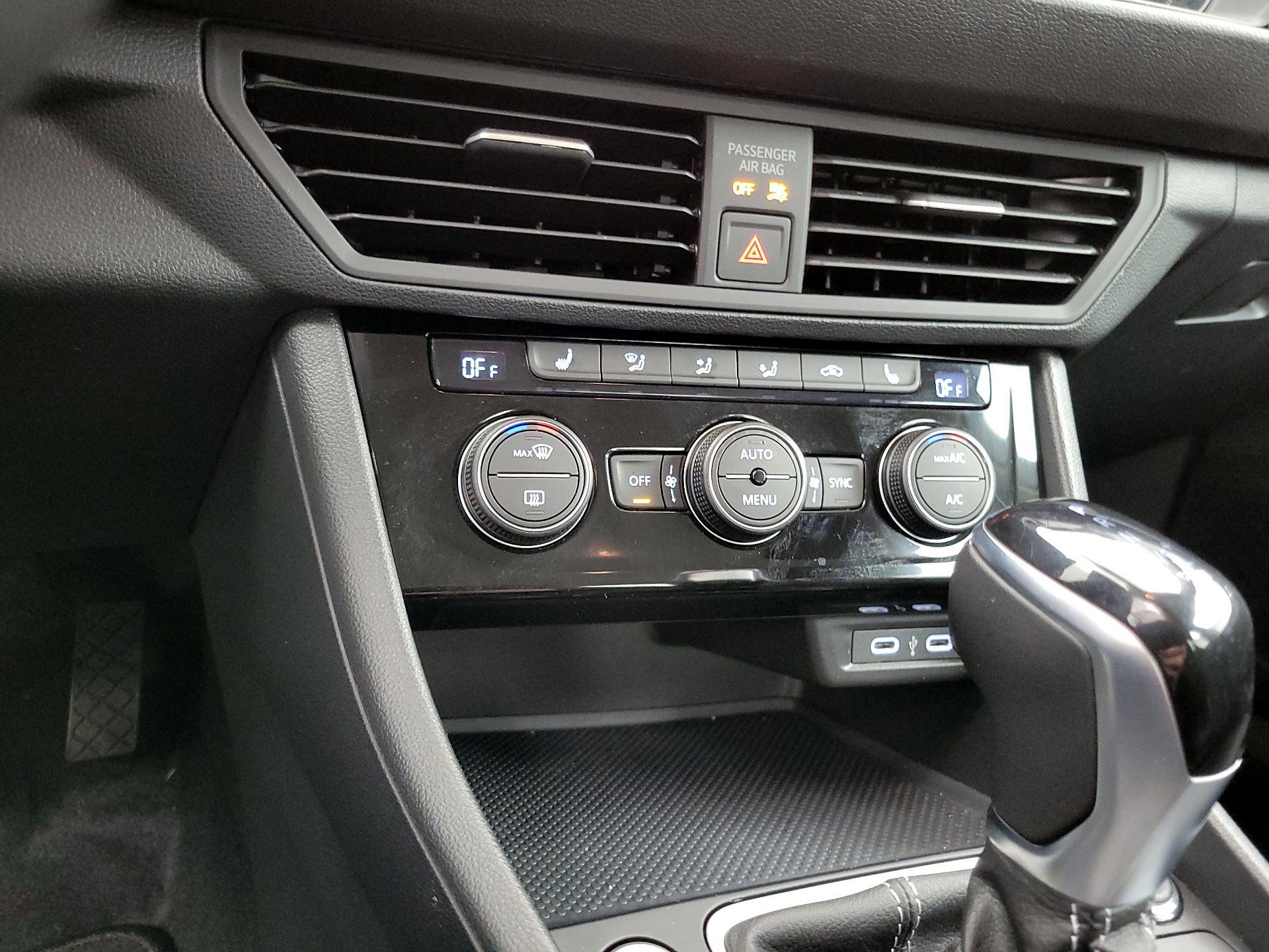 Thumbnail: 2024 Volkswagen Jetta - 16