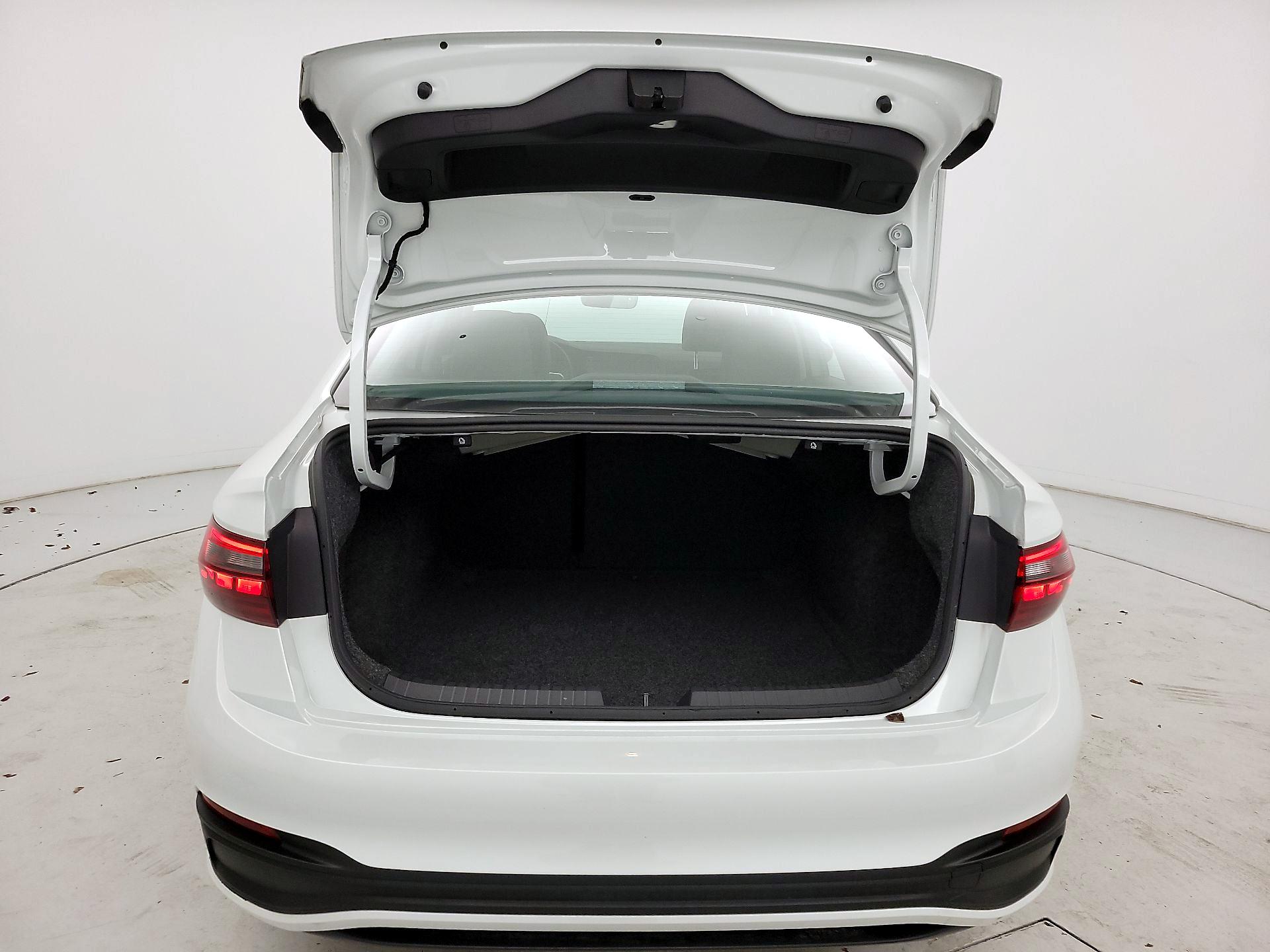 Thumbnail: 2024 Volkswagen Jetta - 20