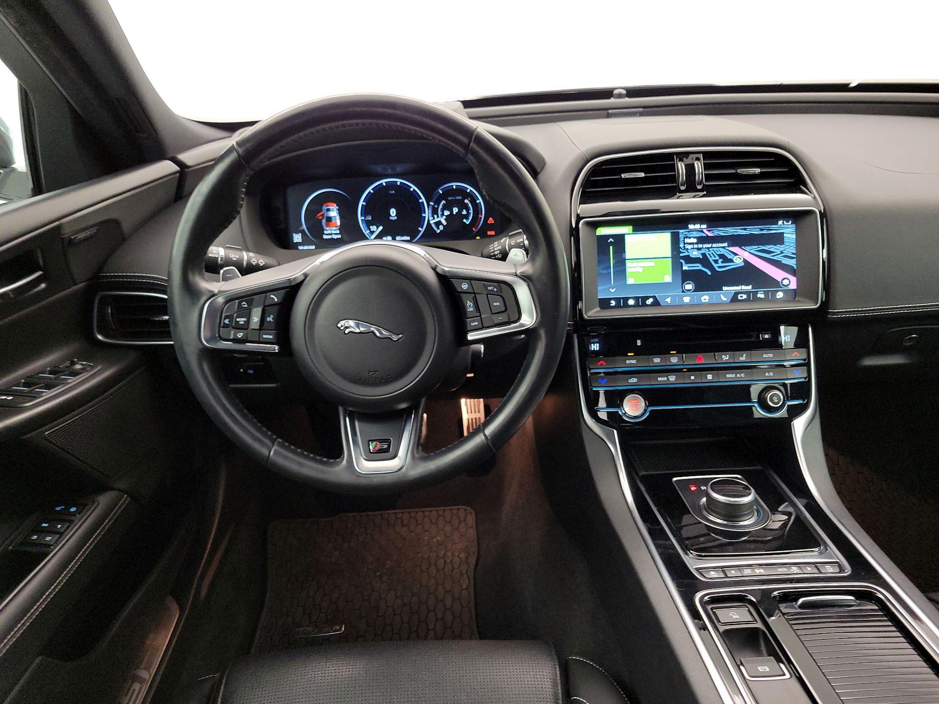 Thumbnail: 2019 Jaguar XE - 10