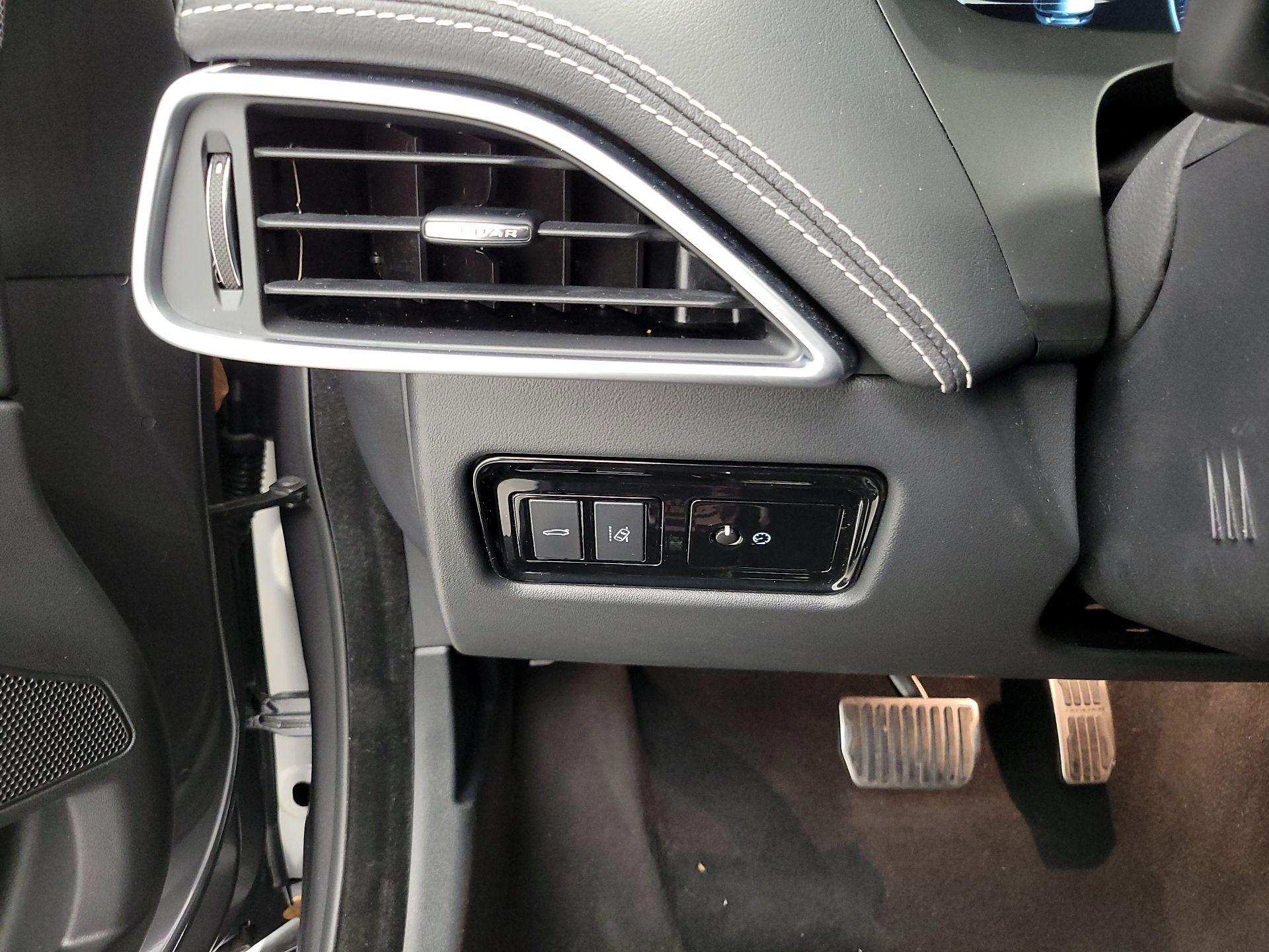 Thumbnail: 2019 Jaguar XE - 13