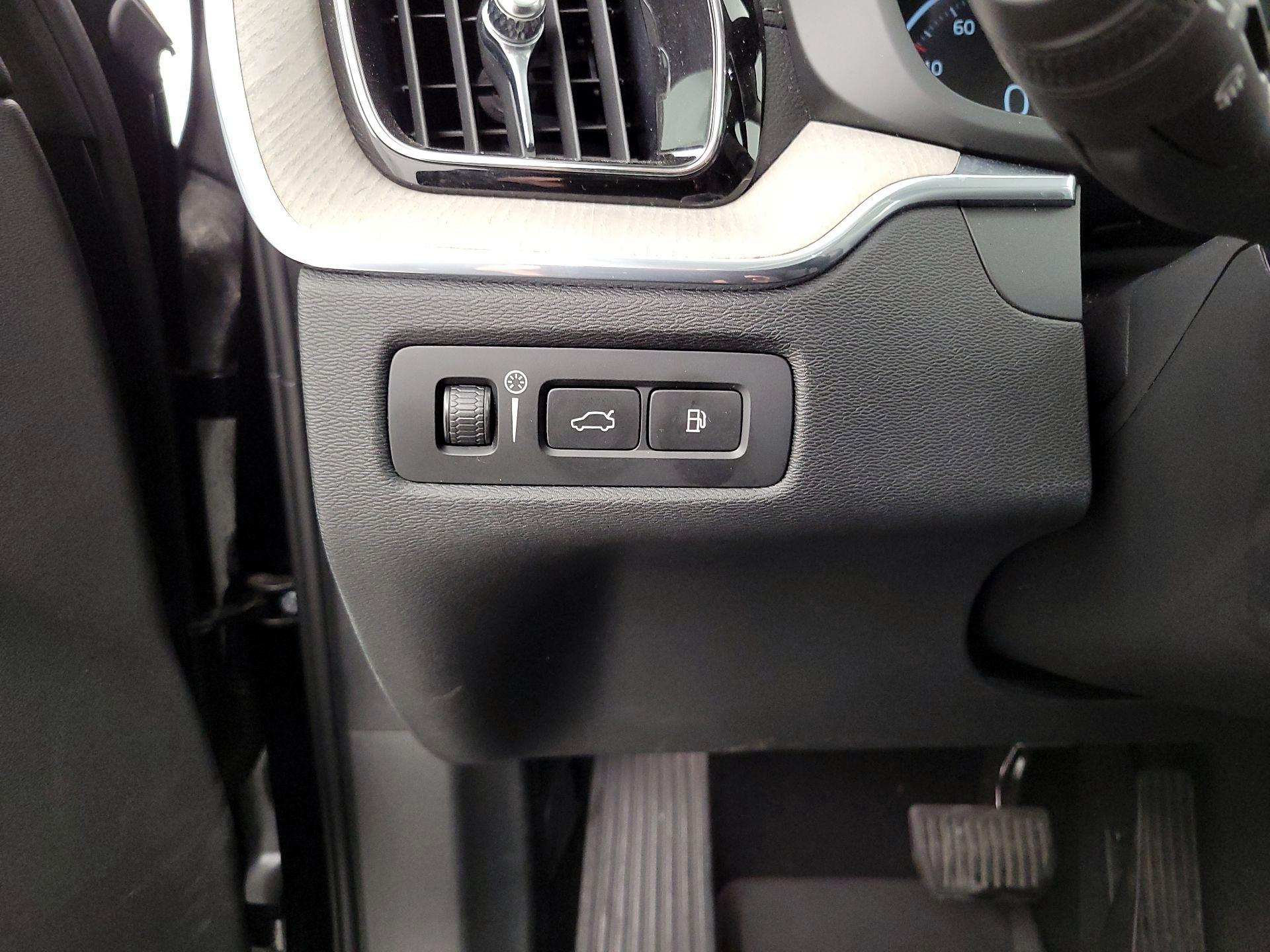 Thumbnail: 2021 Volvo XC60 - 13