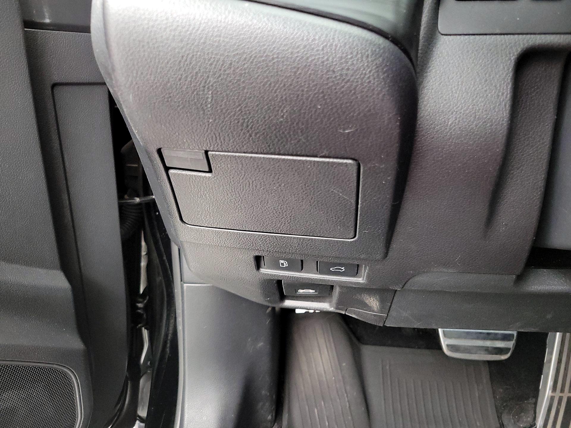 Thumbnail: 2020 Lexus ES - 13